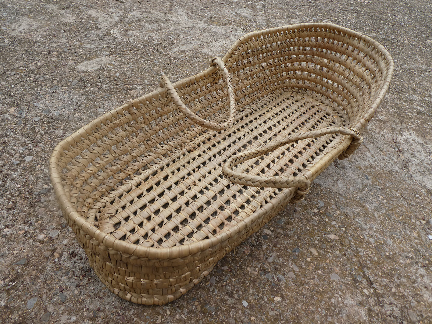 Vintage wicker couffin for doll