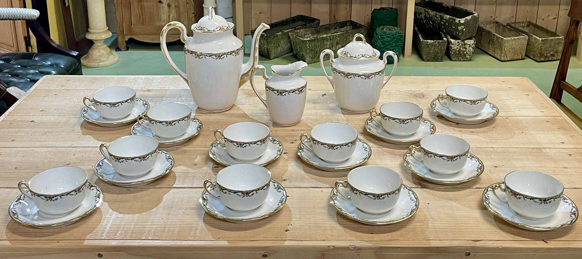 Service à café-thé en porcelaine de limoges des années 1930 - 27 pièces
