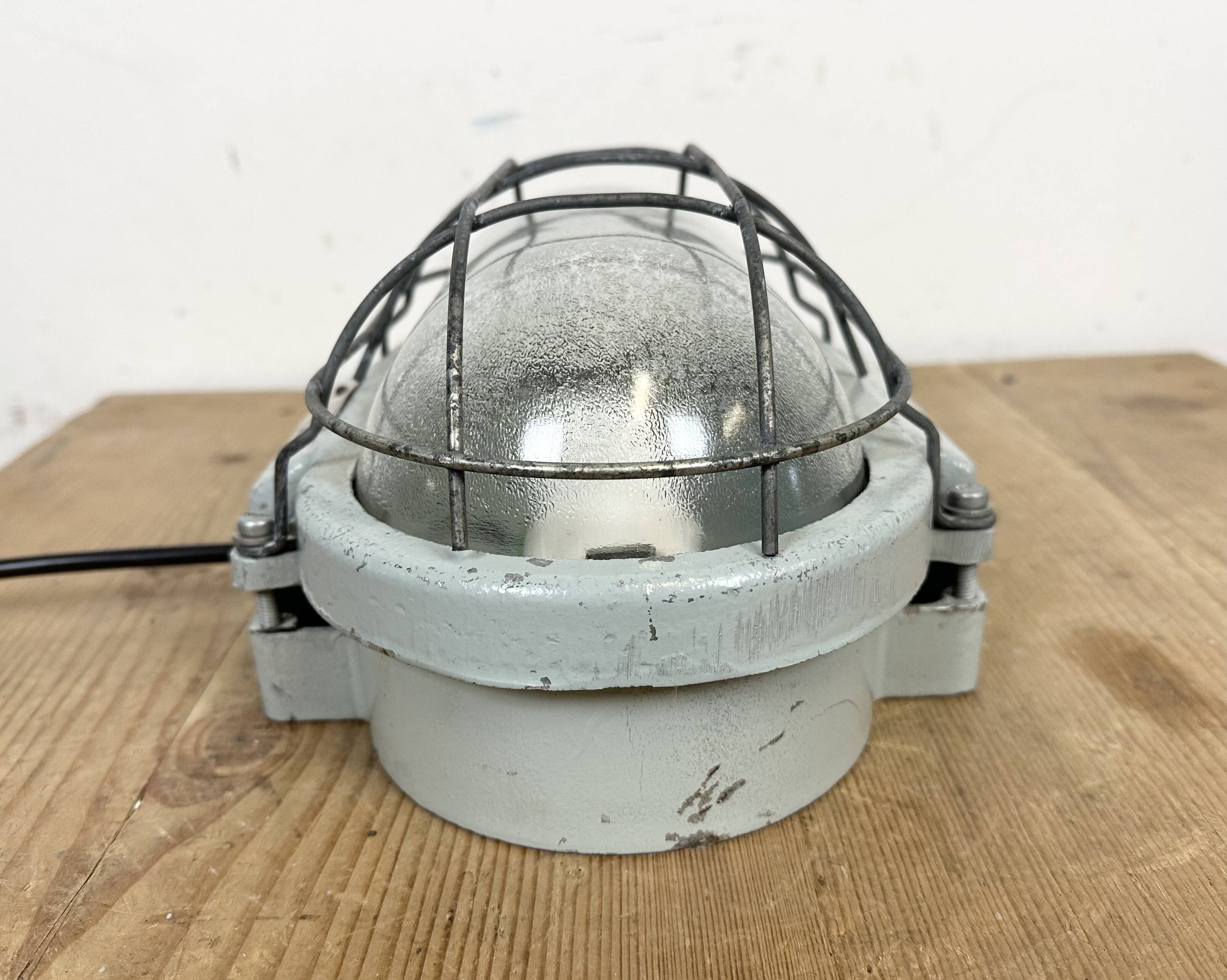 Industrial Cast Aluminium Wall Light with Frosted Glass from Elektrosvit, 1970s