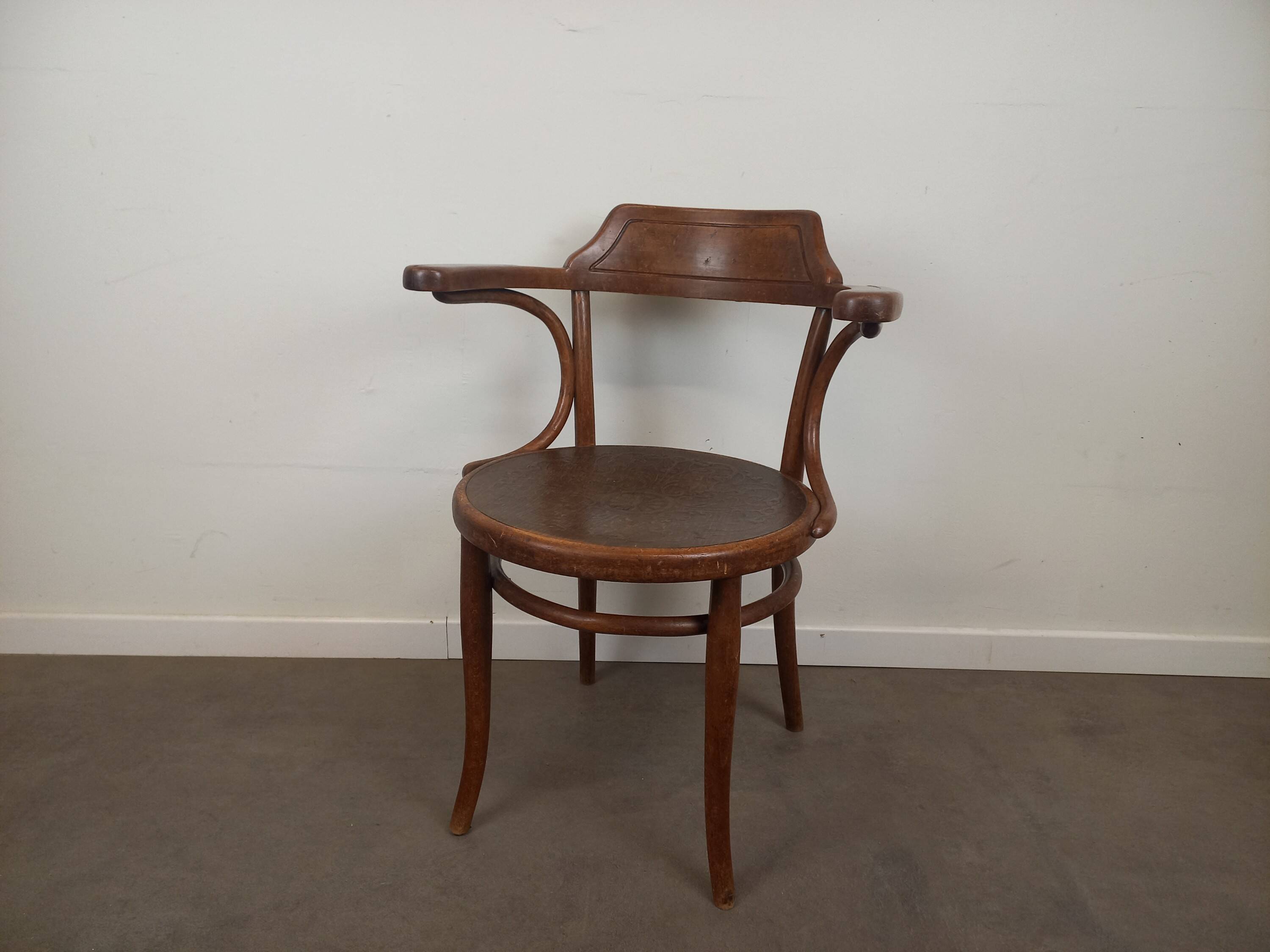 Bentwood chair Thonet