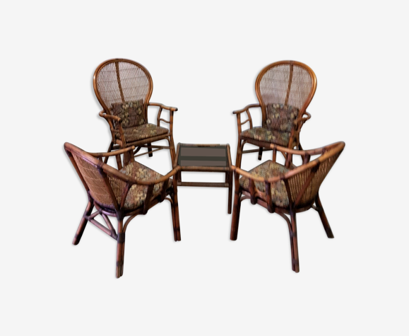 Salon en rotin du milieu du siècle avec table basse années 1970