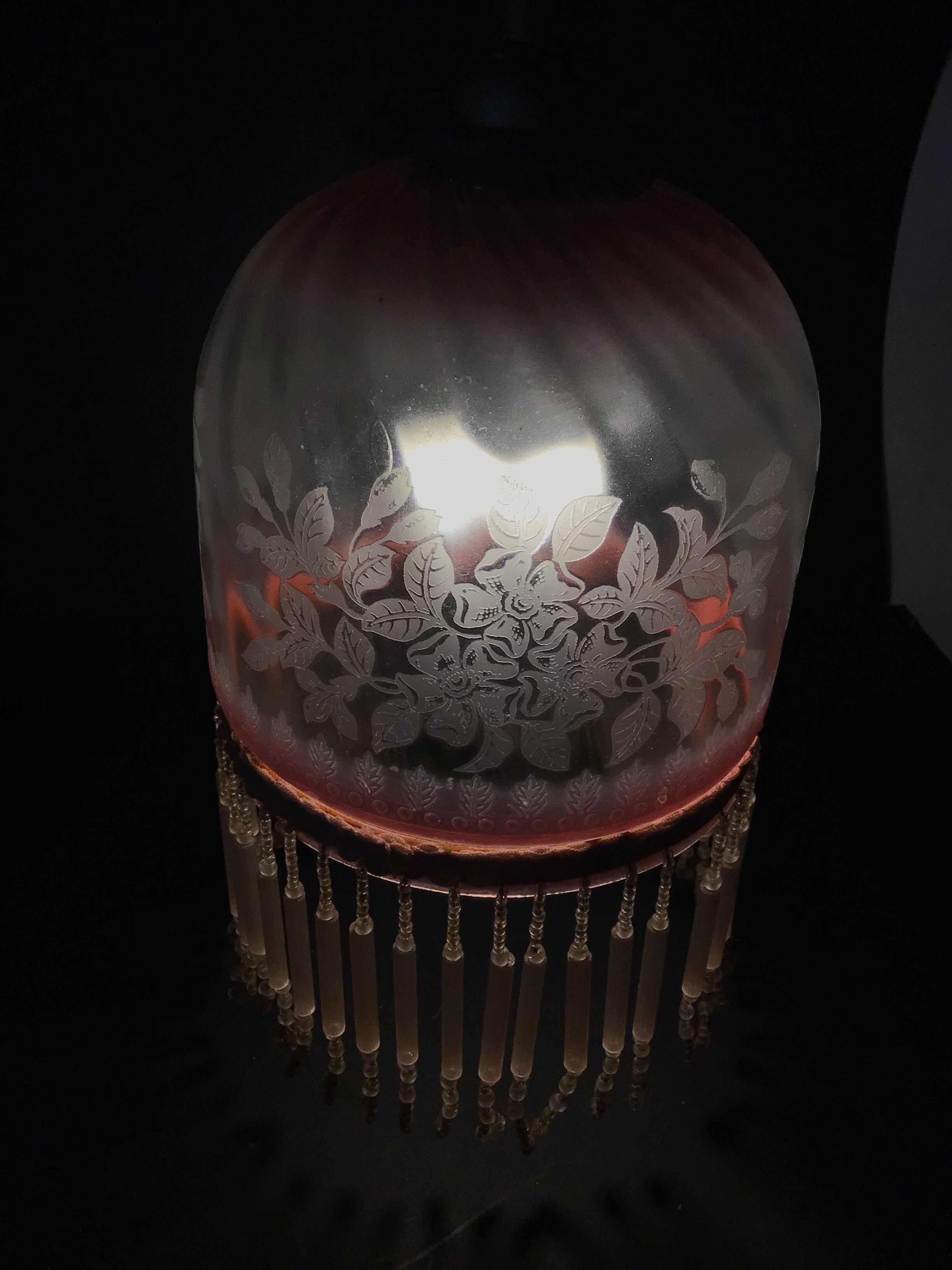 Suspension Art deco en verre et perles