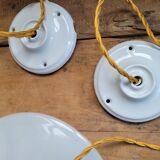 Duo of suspensions in white opaline
