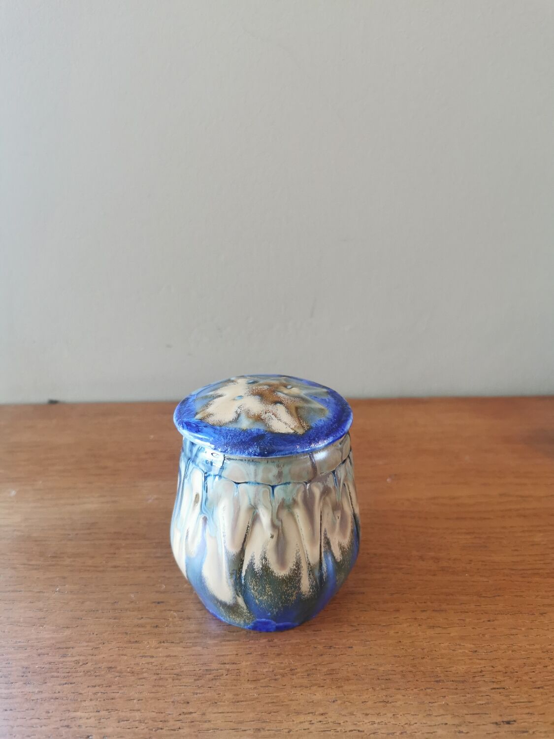 Ensemble de pots vintage en céramique.