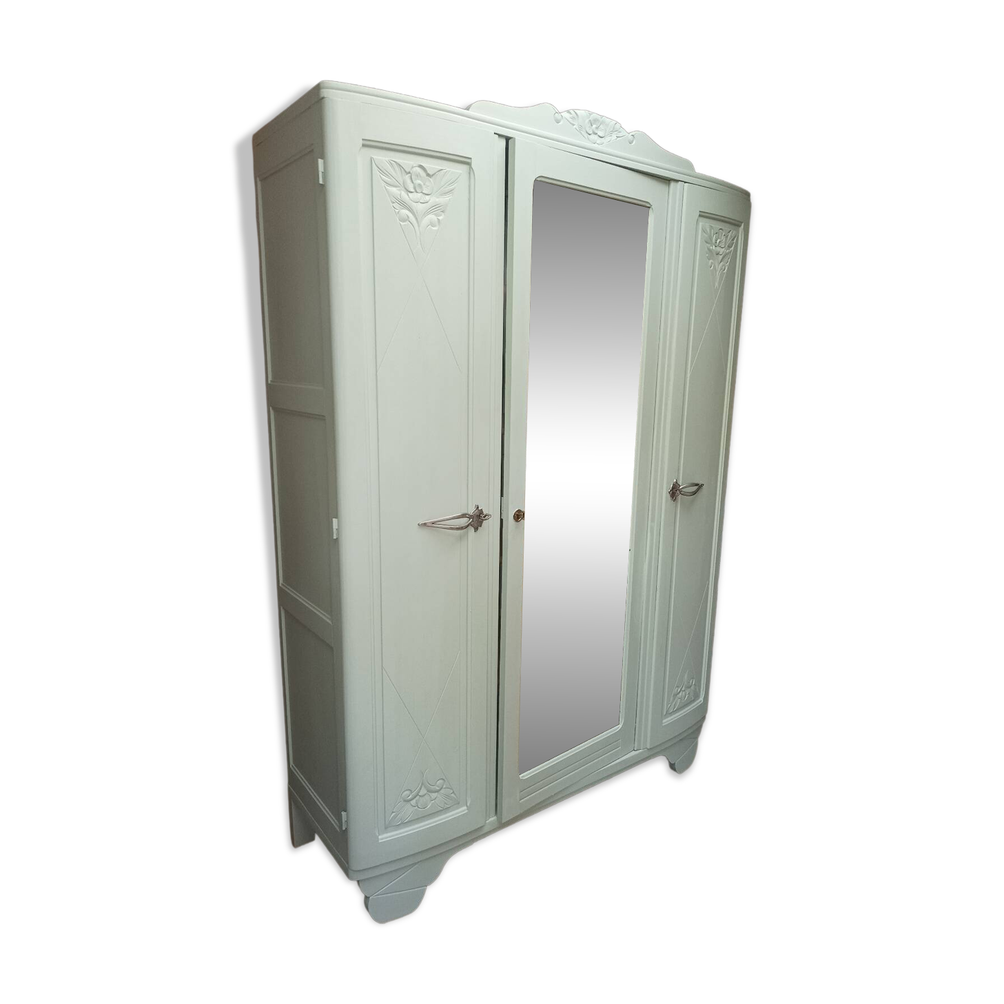 Beautiful Art Deco wardrobe from the period.