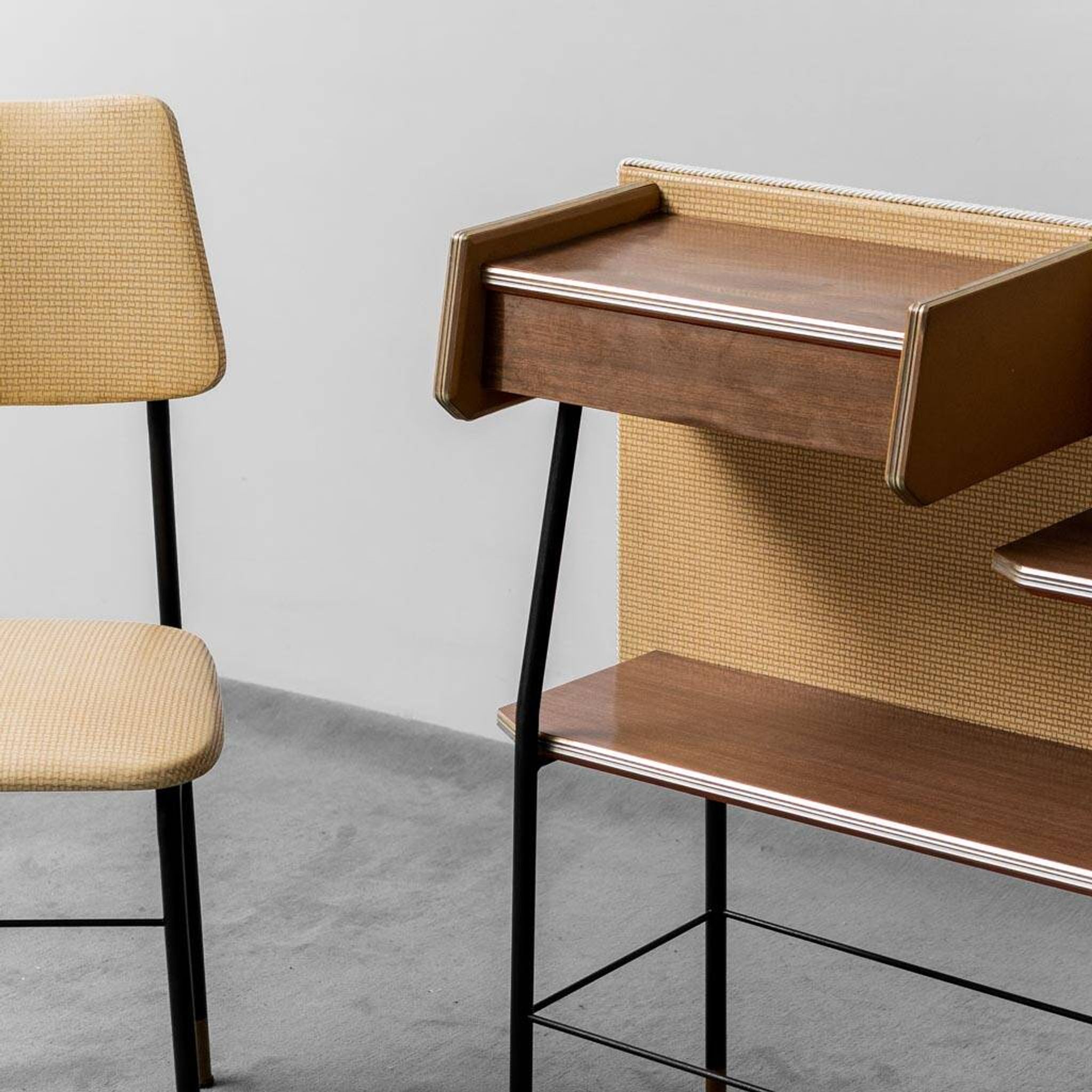 Console in legno 2 sedie in tessuto anni ’60 vintage modernariato