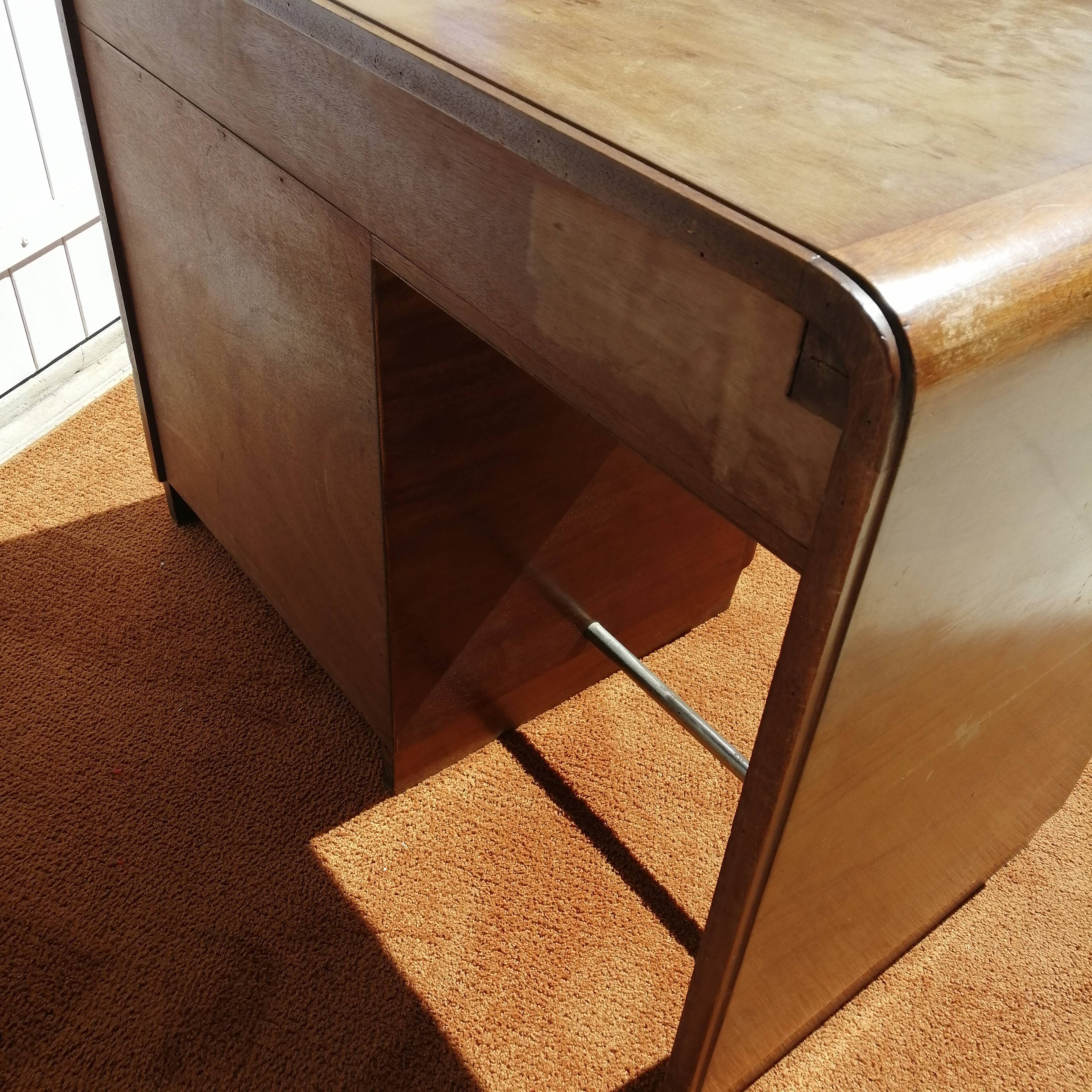 Art deco desk