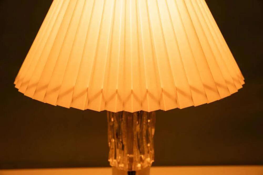 Mid-century glass table lamp by Richard Essig, chic hotel style.