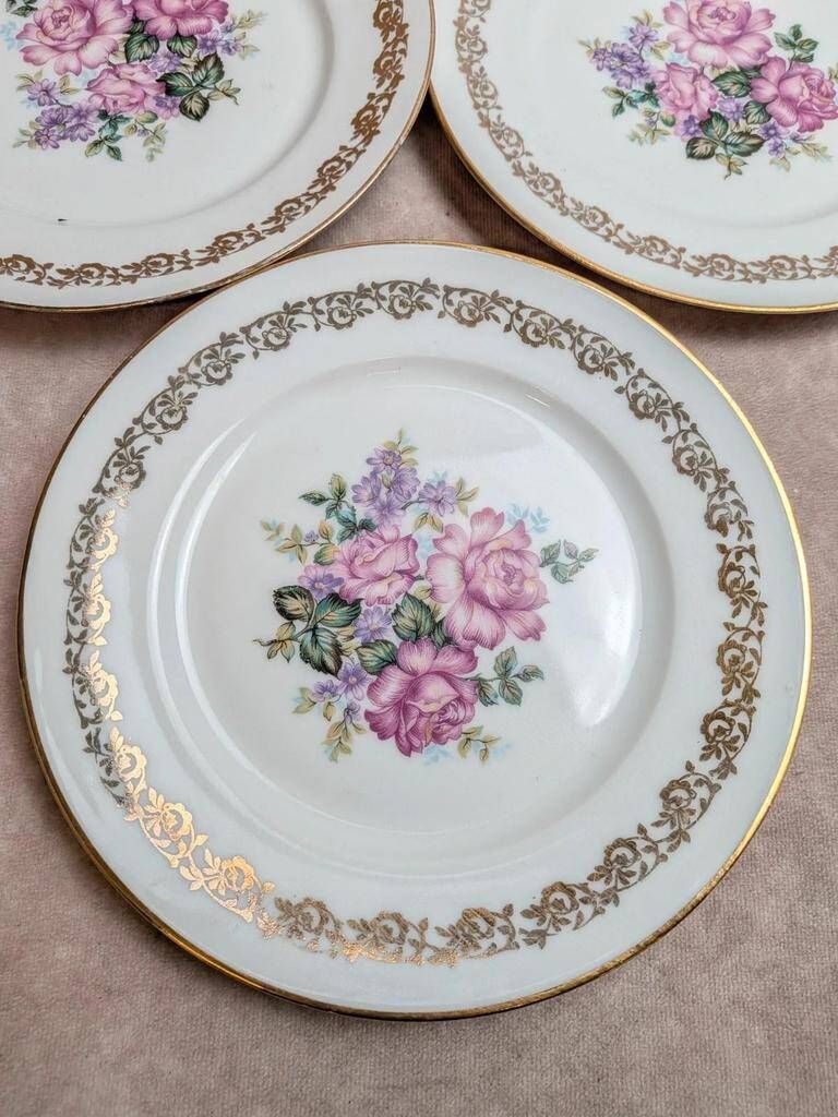 Set of 5 flat plates in Limoges porcelain – Floral decoration and gilding