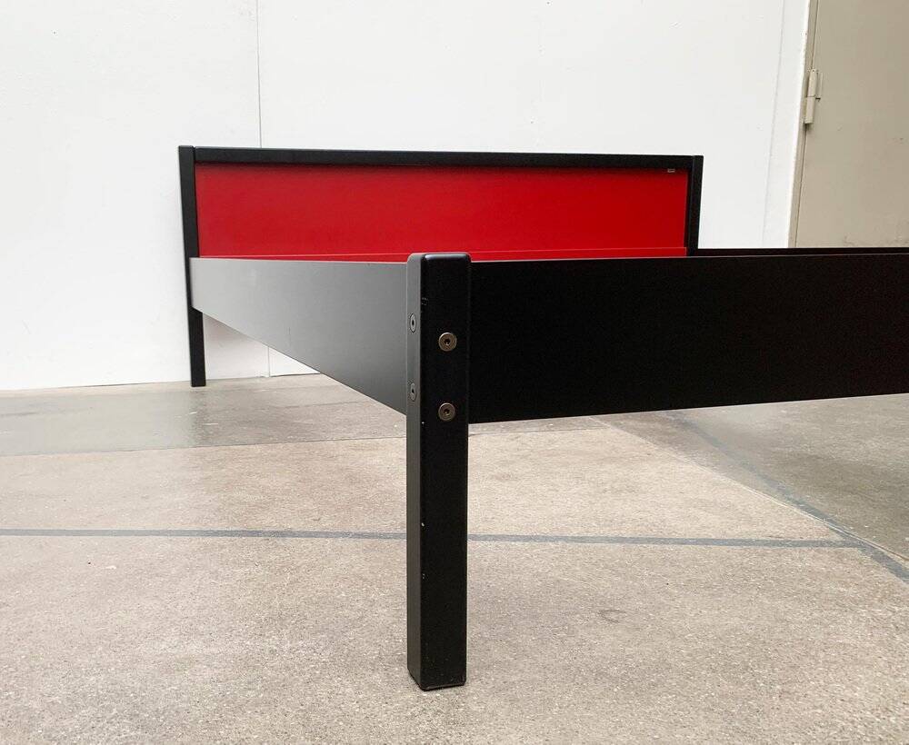 Double bed postmodern German vintage profile system by Elmar Flötotto for Flötotto.