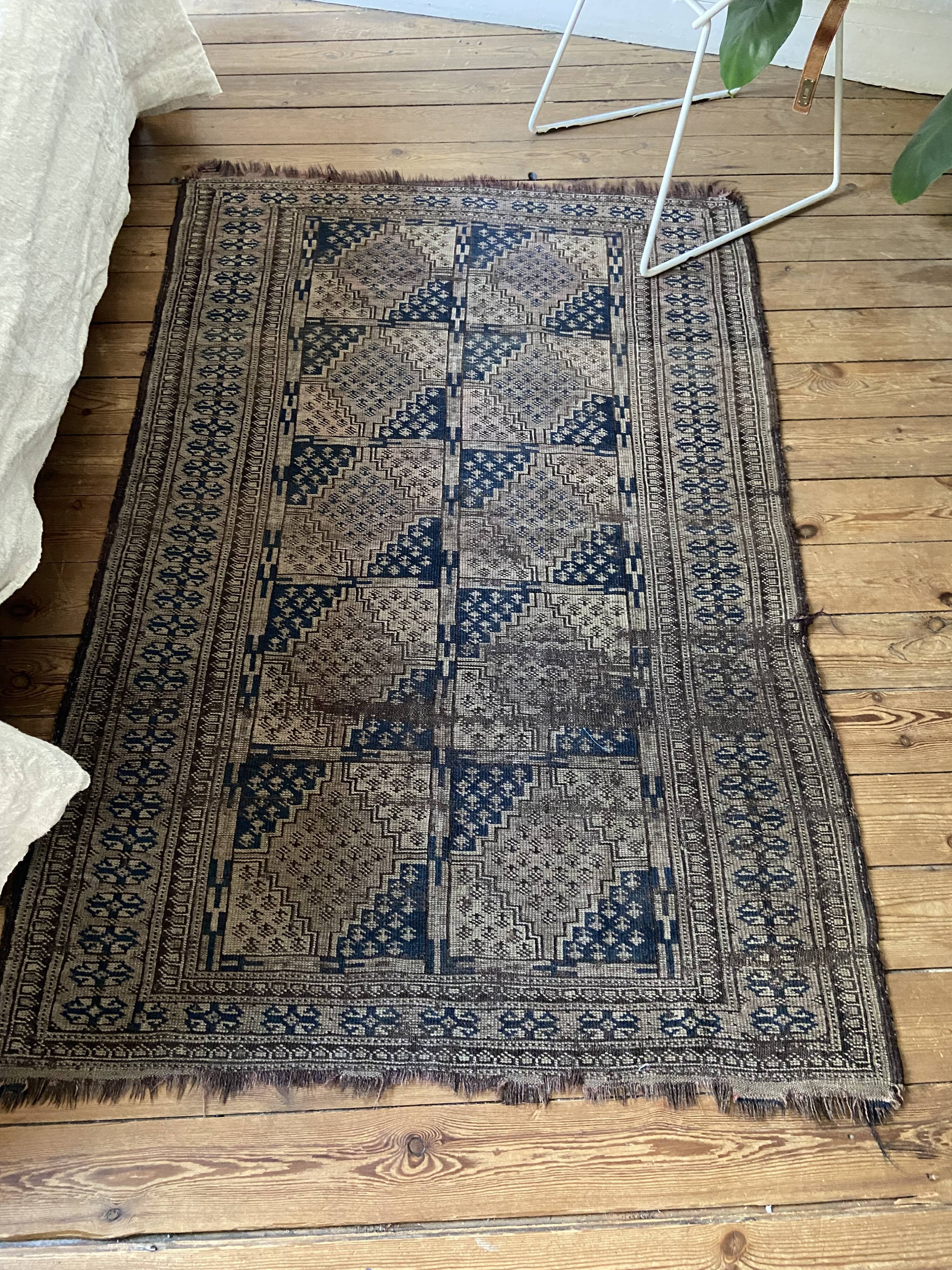 Ancient Persian carpet 150x100cm