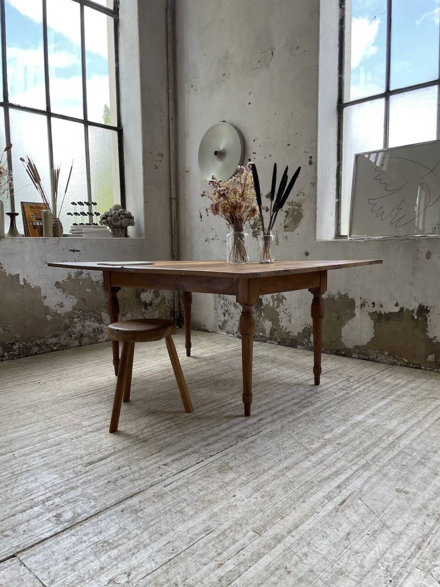 Table de ferme noyer plateau pivotable à allonges