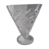 Vase sur un pied en verre taillé