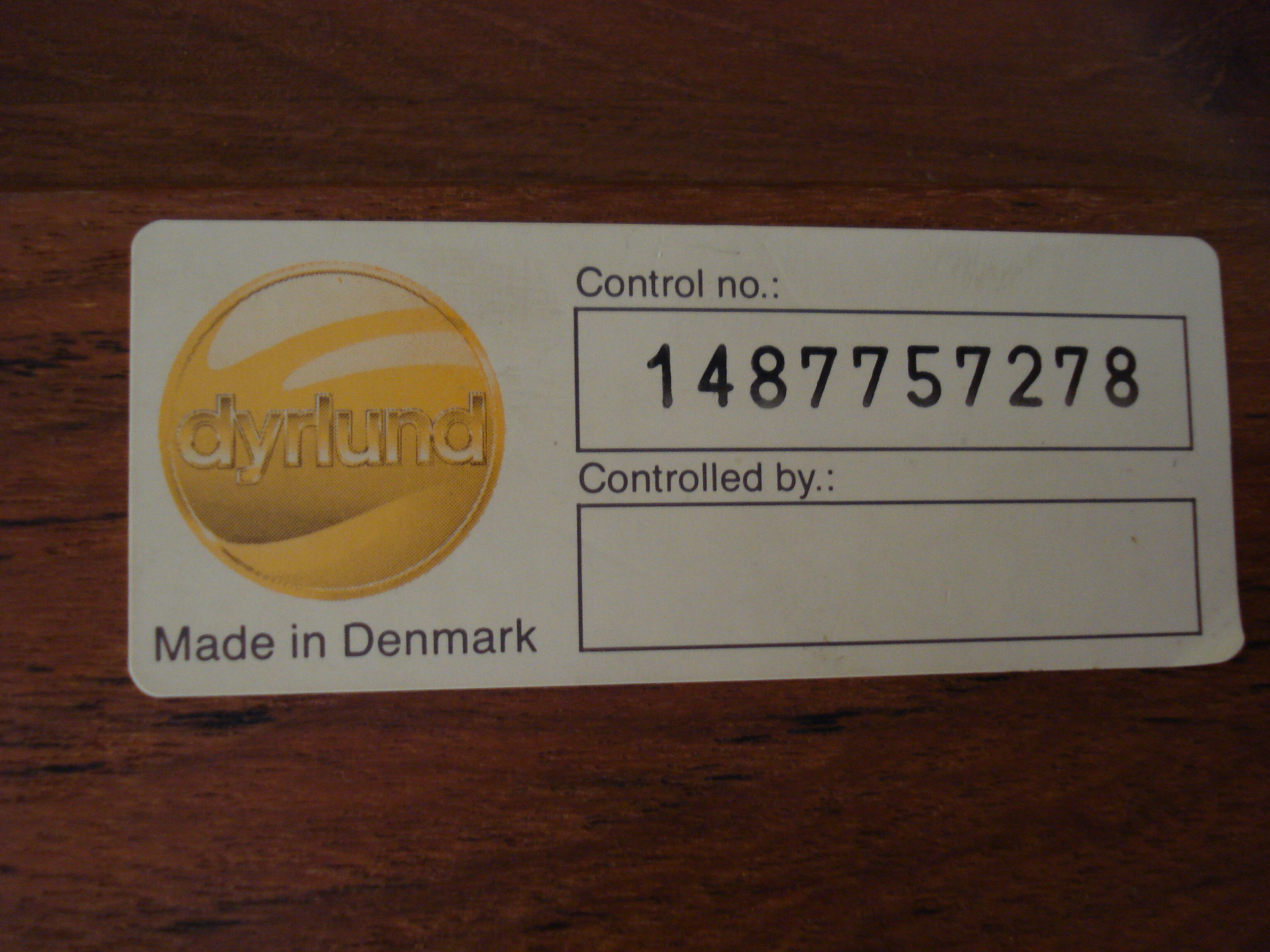 Table à manger massive en teck par Dyrlund, années 1970