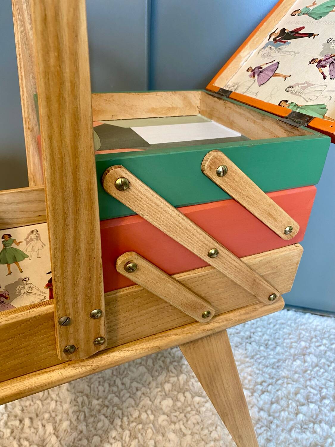 Vintage worker, sewing box with compass feet, 70s Scandinavian style.