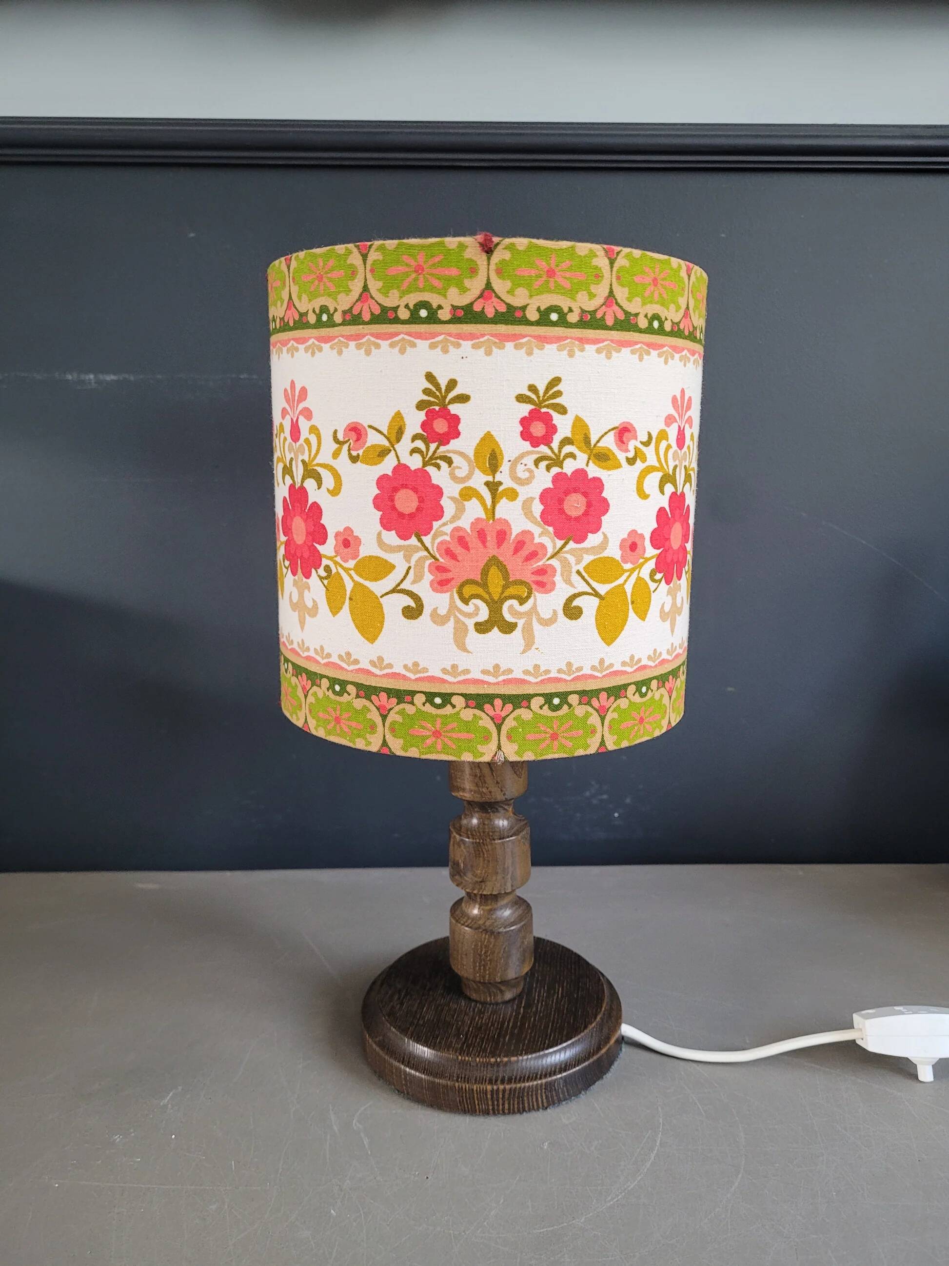 Bedside lamp with turned wooden base and floral shade - Ref 957