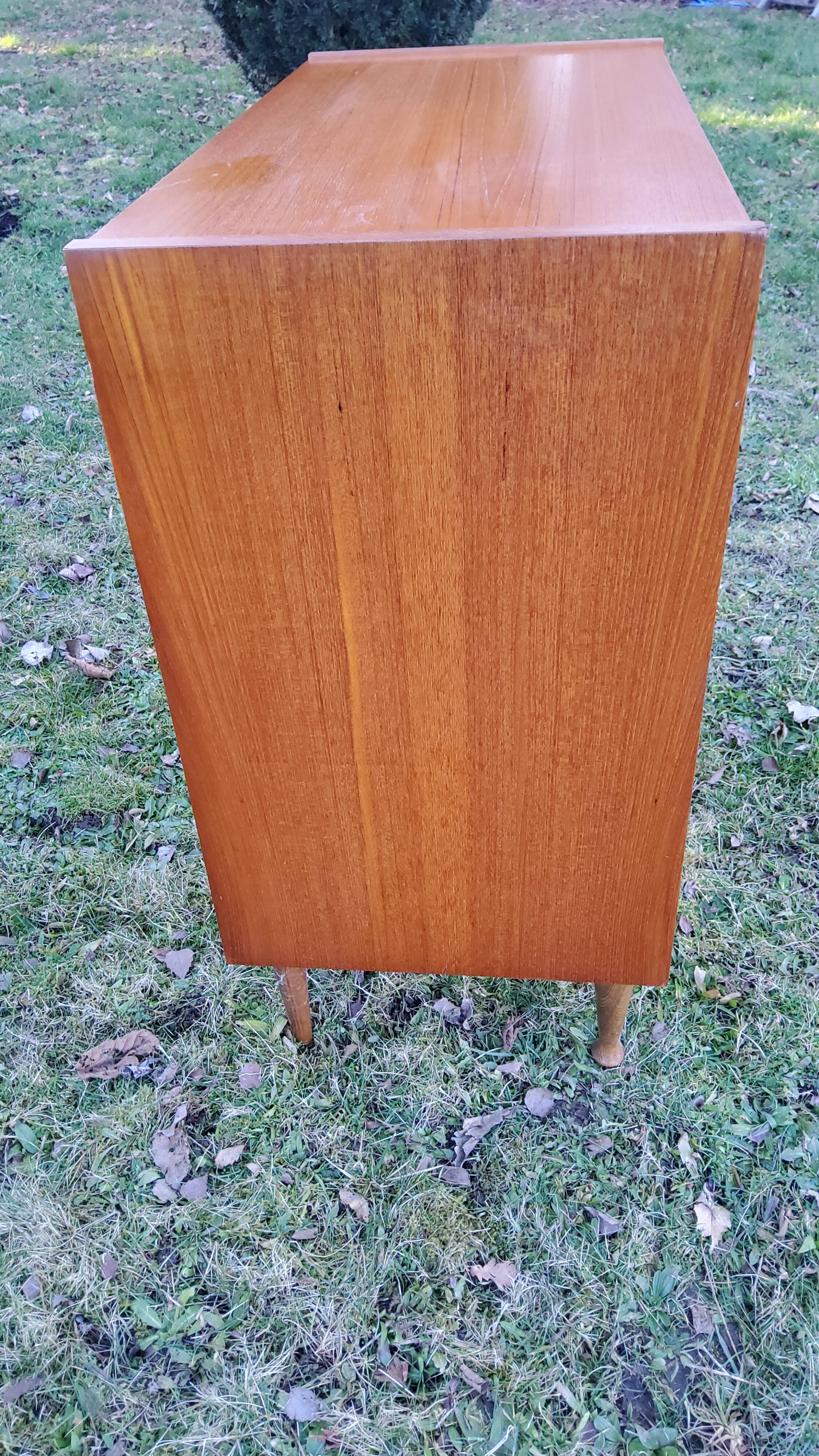 Scandinavian style teak chest of drawers from the 70s 4 drawers