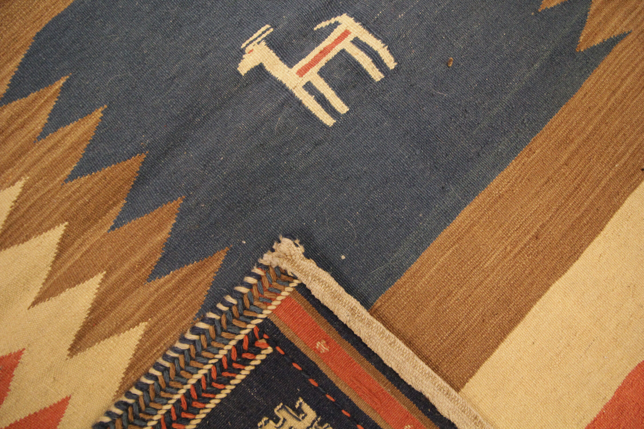 Vintage persian handwoven wool qashqai rug- 140x144cm