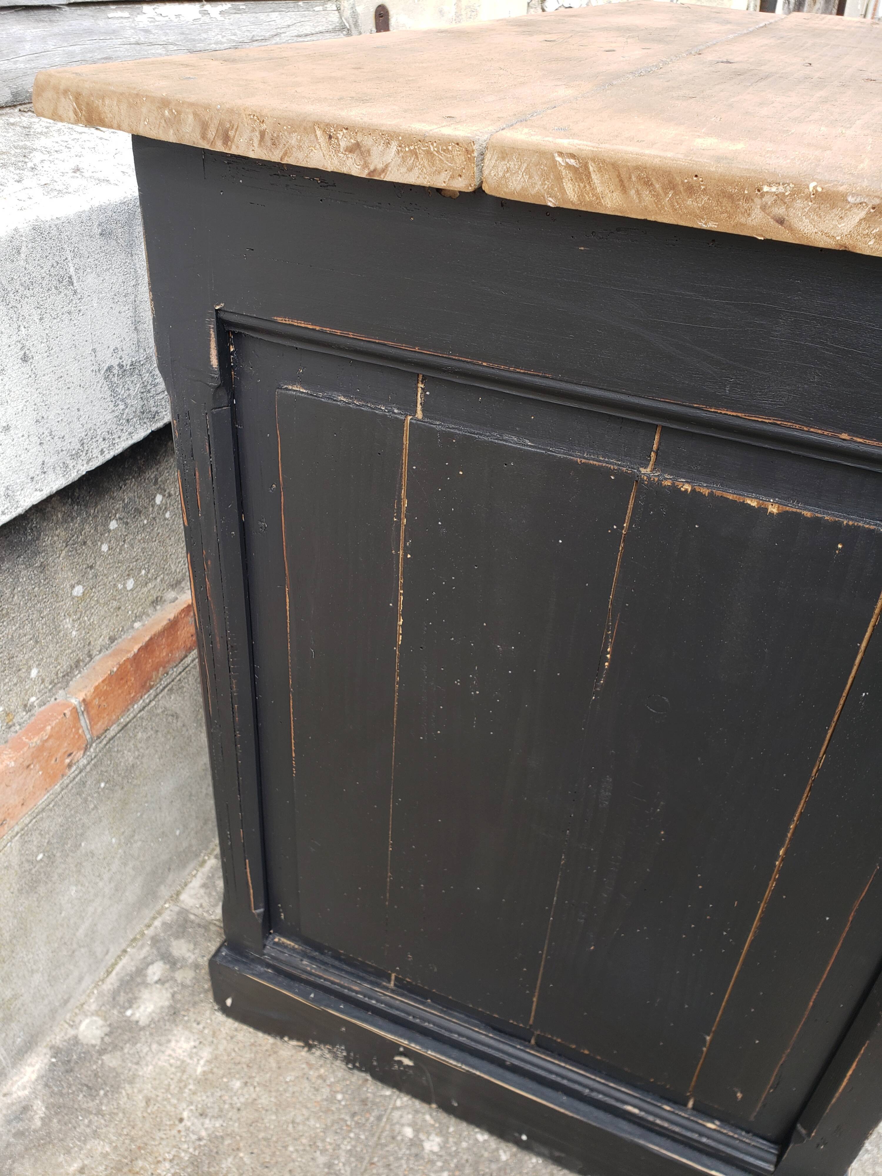 Double-sided counter trade furniture