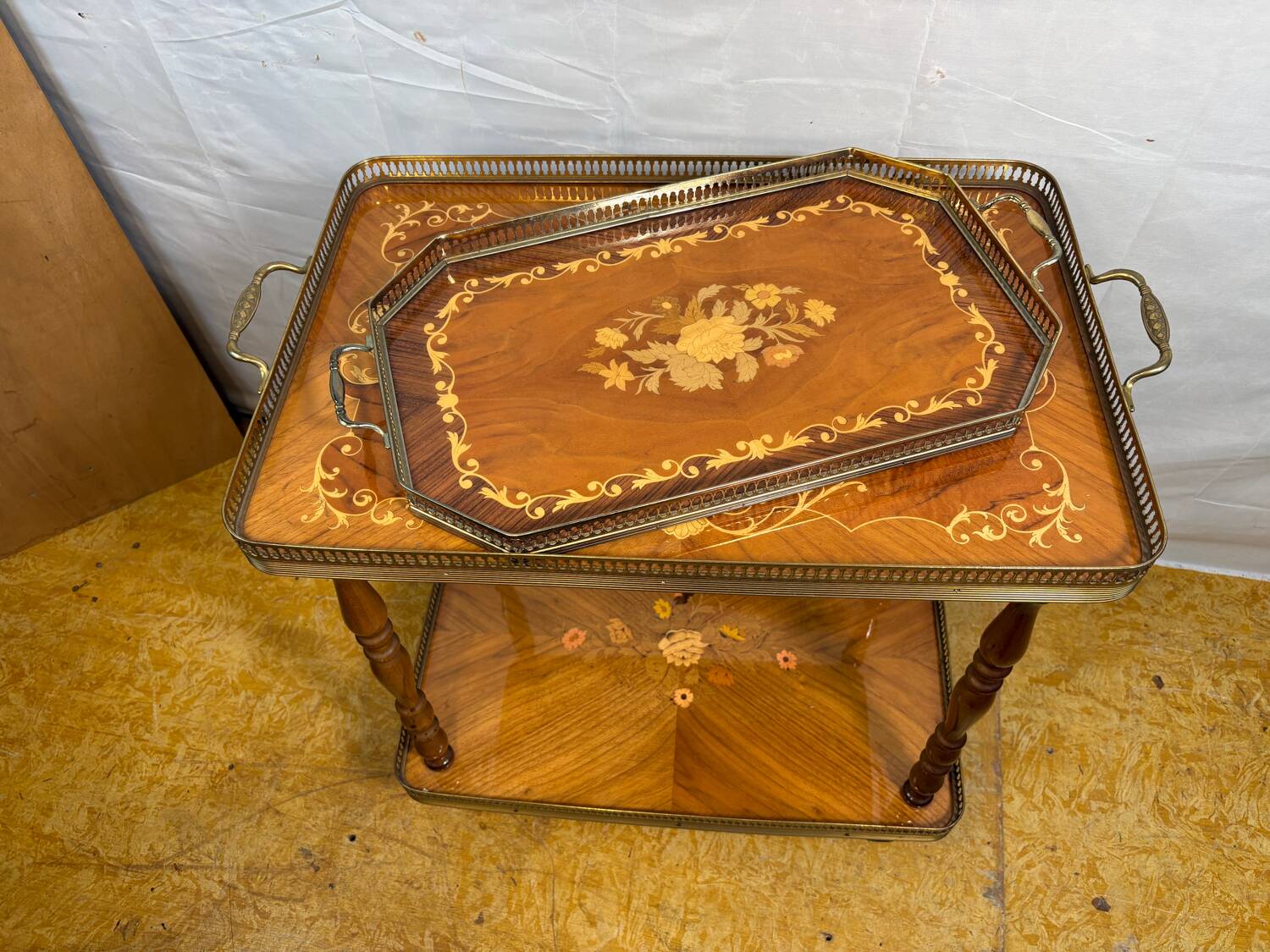 Vintage Italian Inlaid Wood Serving Trolley with Removable Tray Mid-20