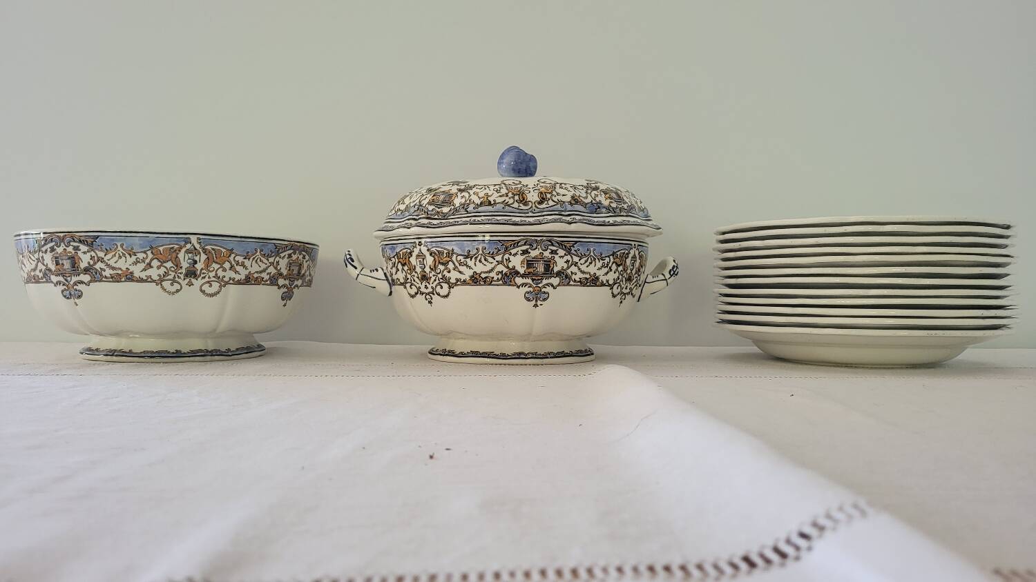 Gien Dionysos earthenware service