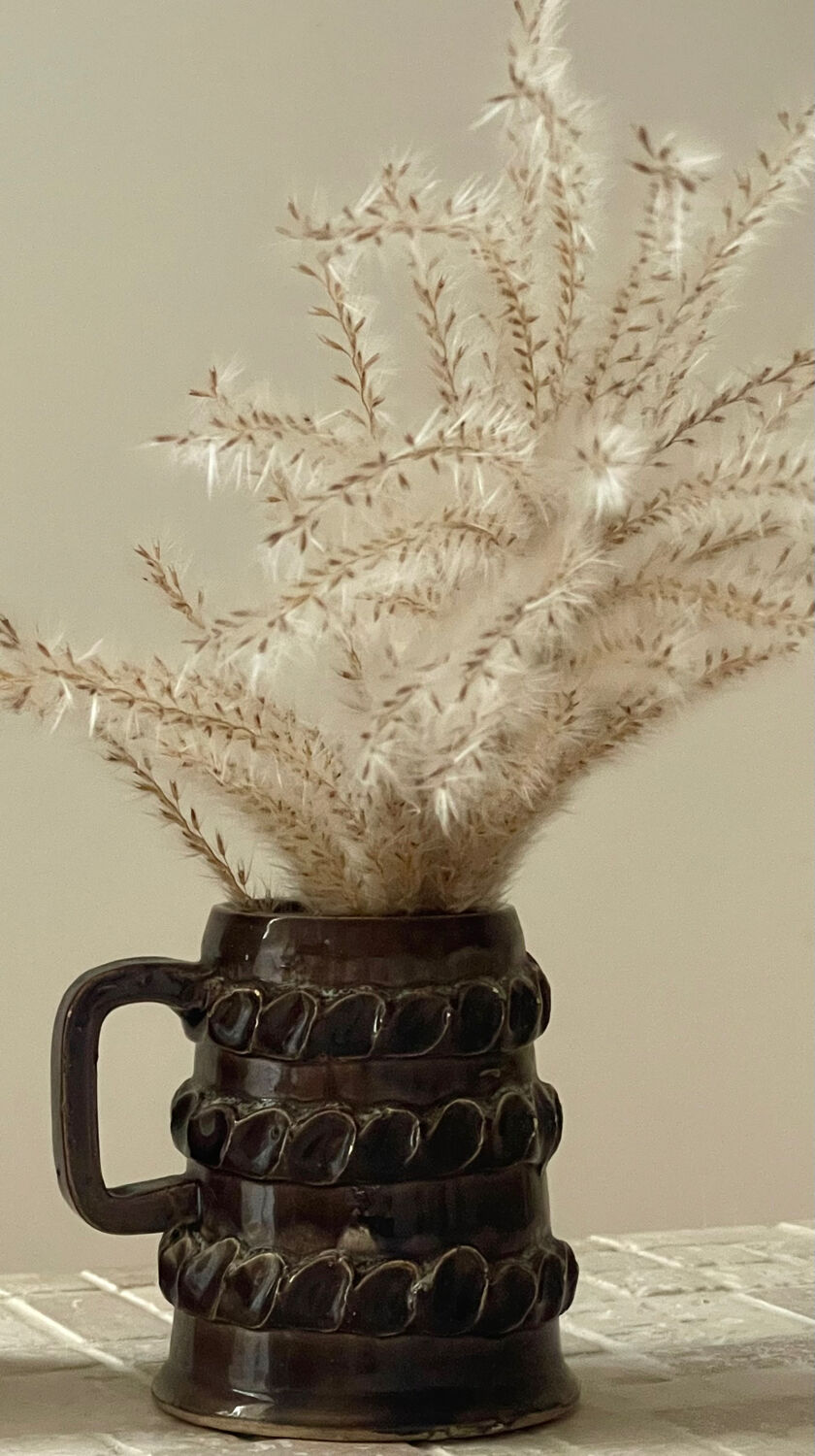 Accolay stoneware cup.