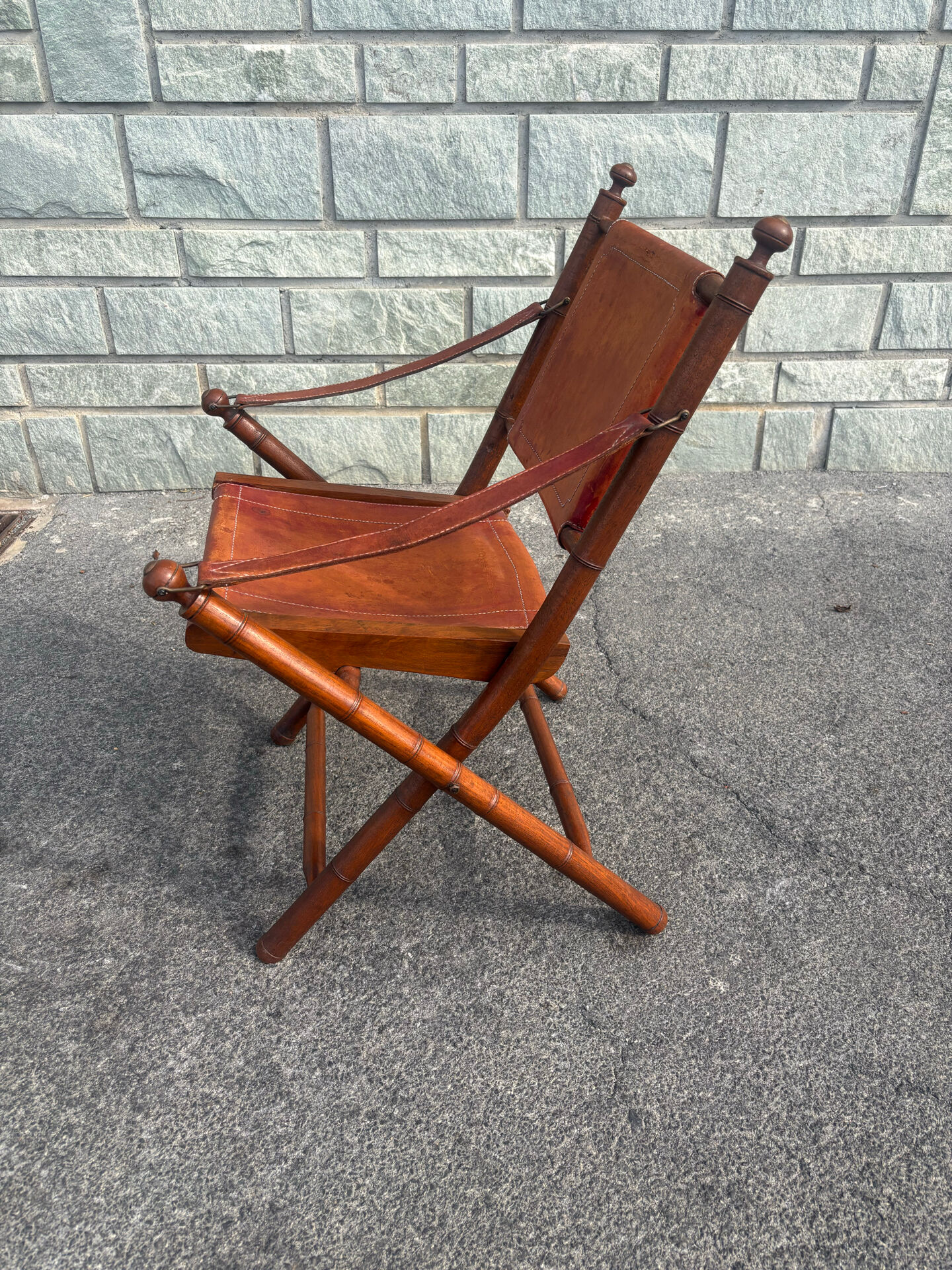 Vintage Safari Armchair in Cognac Leather and Turned Wood – 1940s/50s