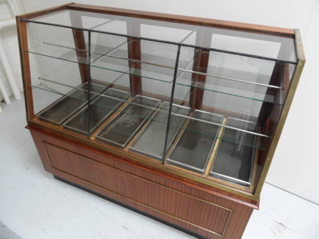 Vitrine de boulangerie vintage