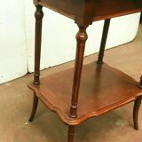 Travailleuse en noyer et placage de noyer Meuble d'appoint XX siècle