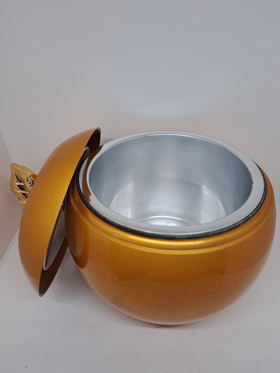 Luxium vintage ice cube apple