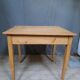 Table style Louis XV en bois naturel