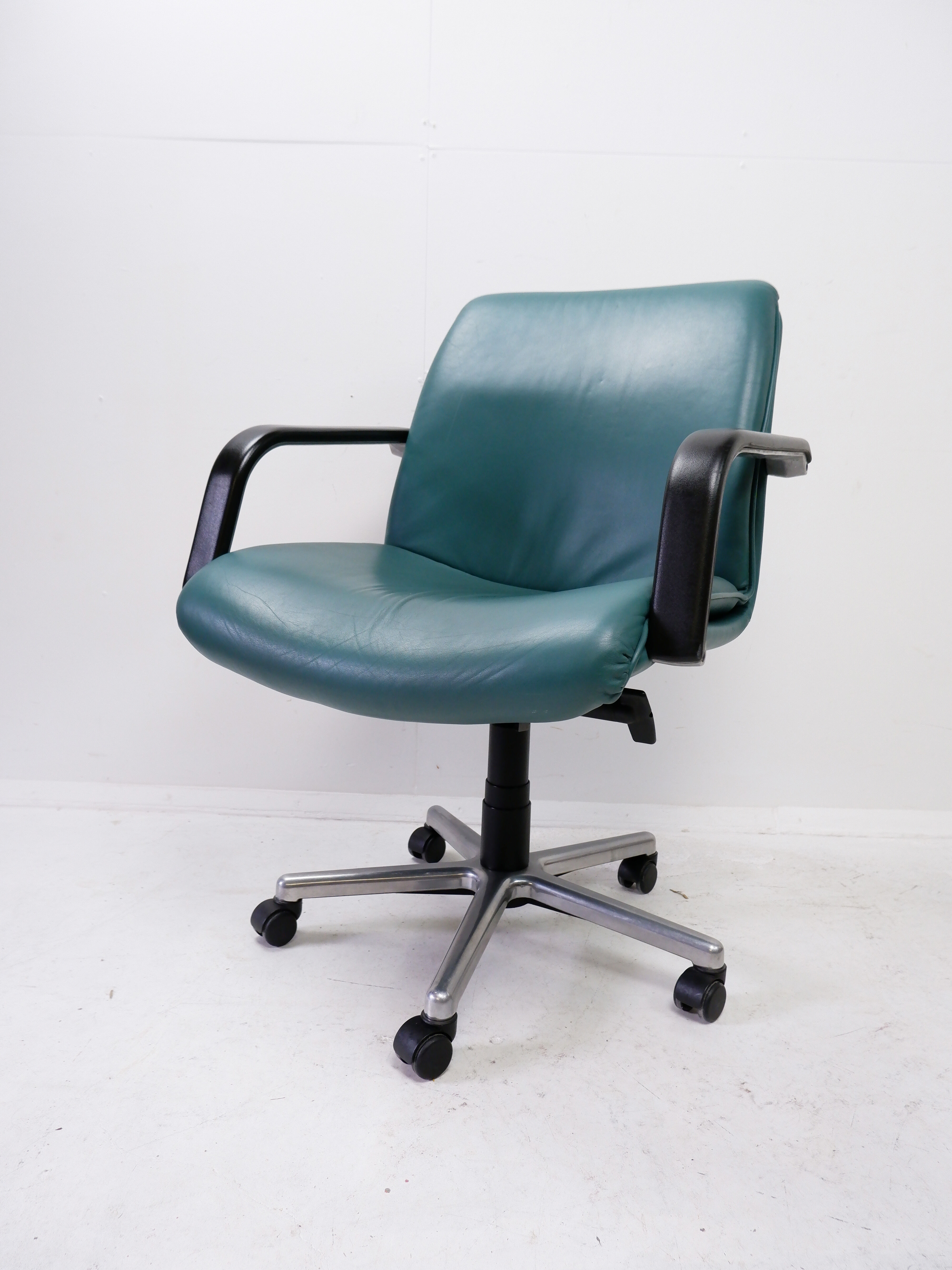 Artifort leather office chair