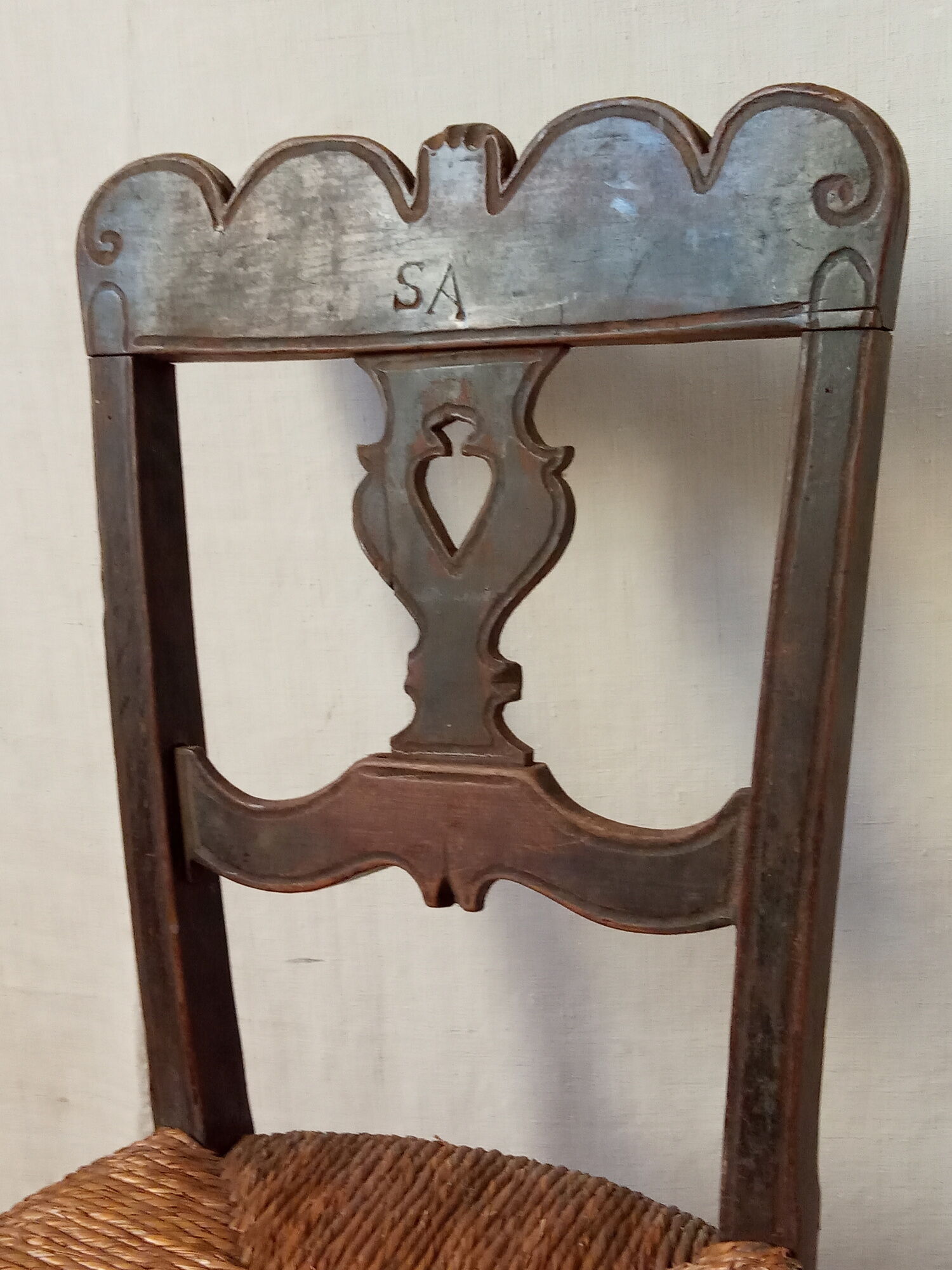 Mulched and sculpted chair, popular art of the 19th century