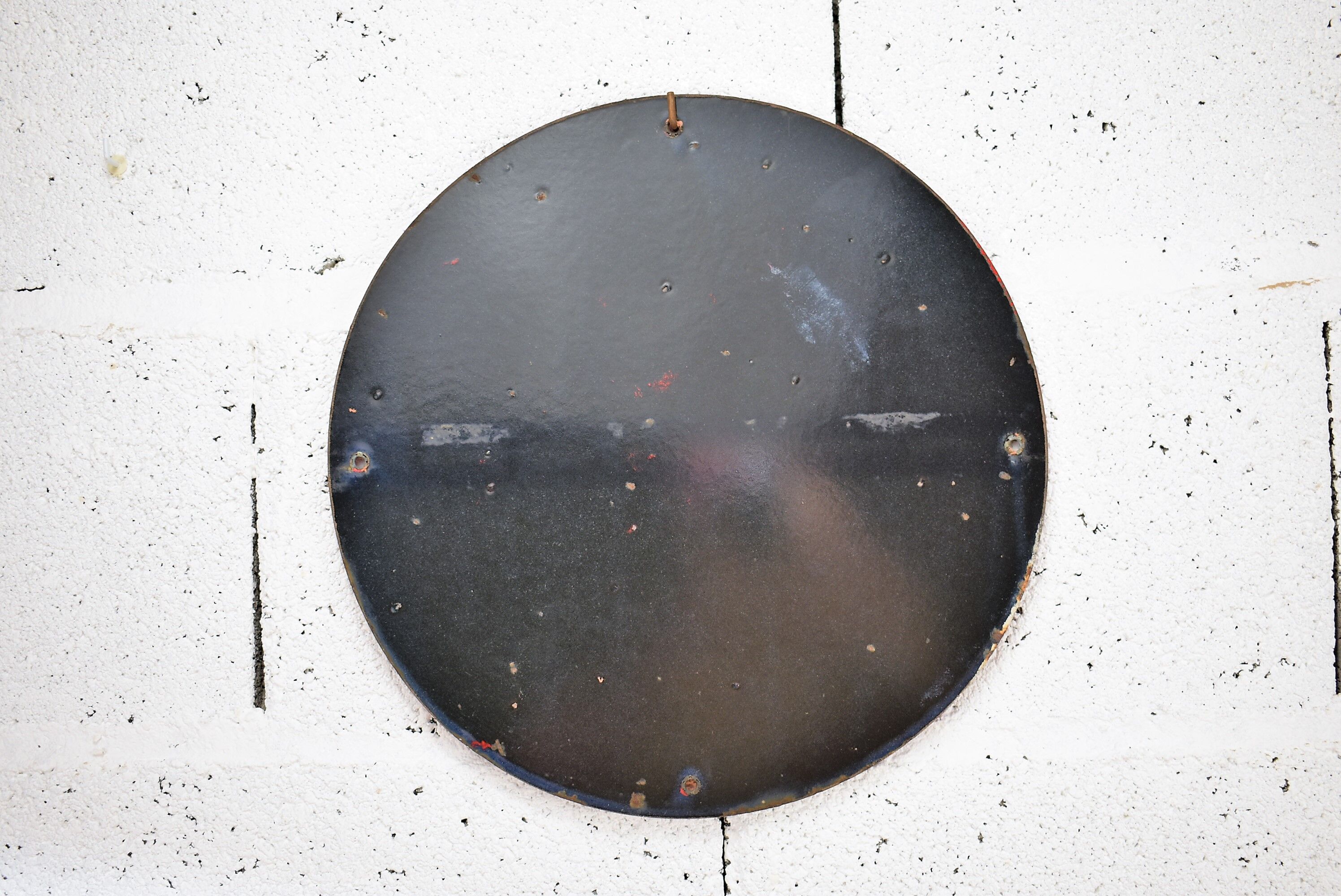 Enamelled forbidden direction panel