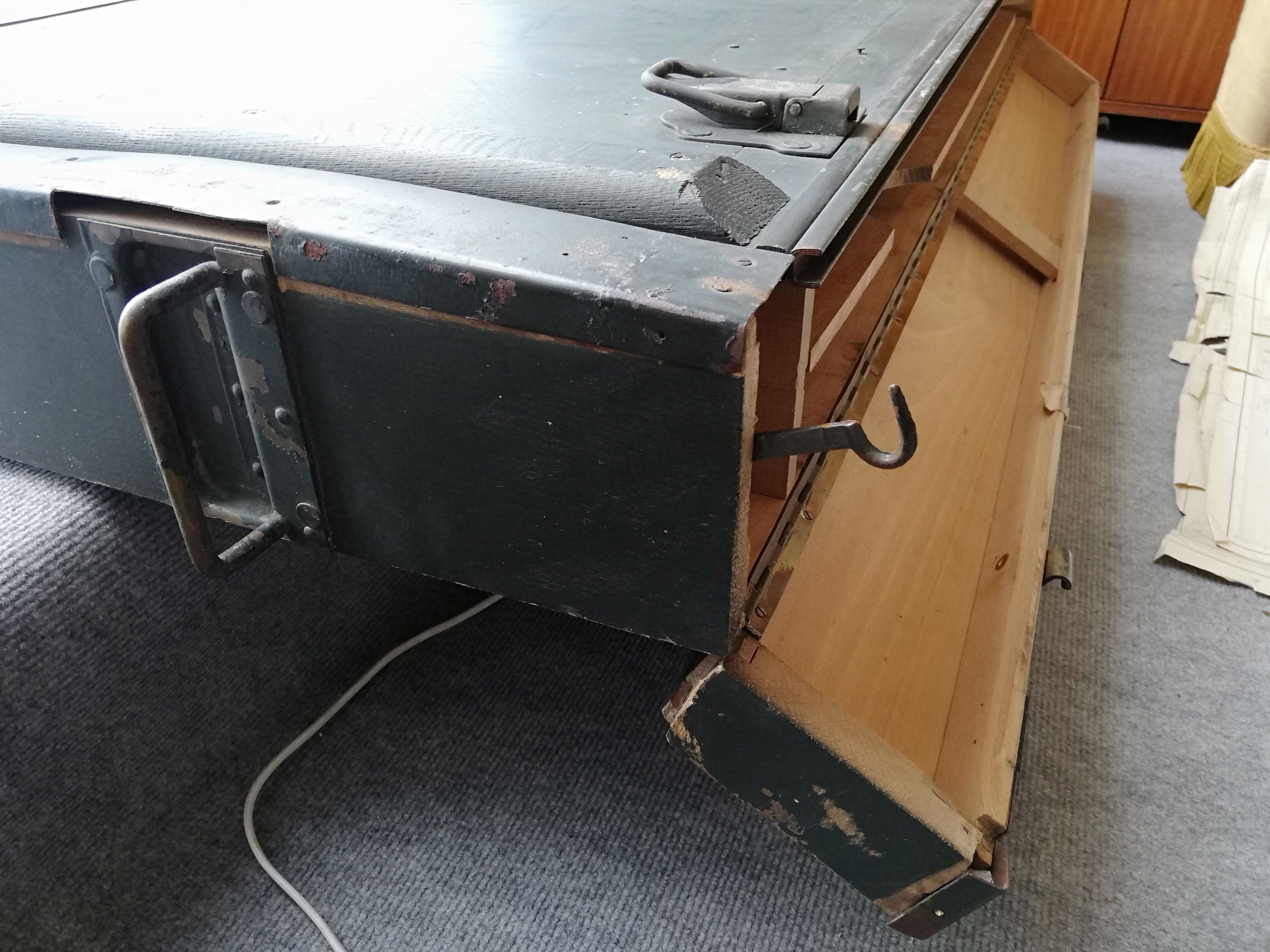 Trunk for nautical charts