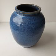 Vase en céramique vernissée bleu cobalt Signé Monogramme NH? - H 21.5cm