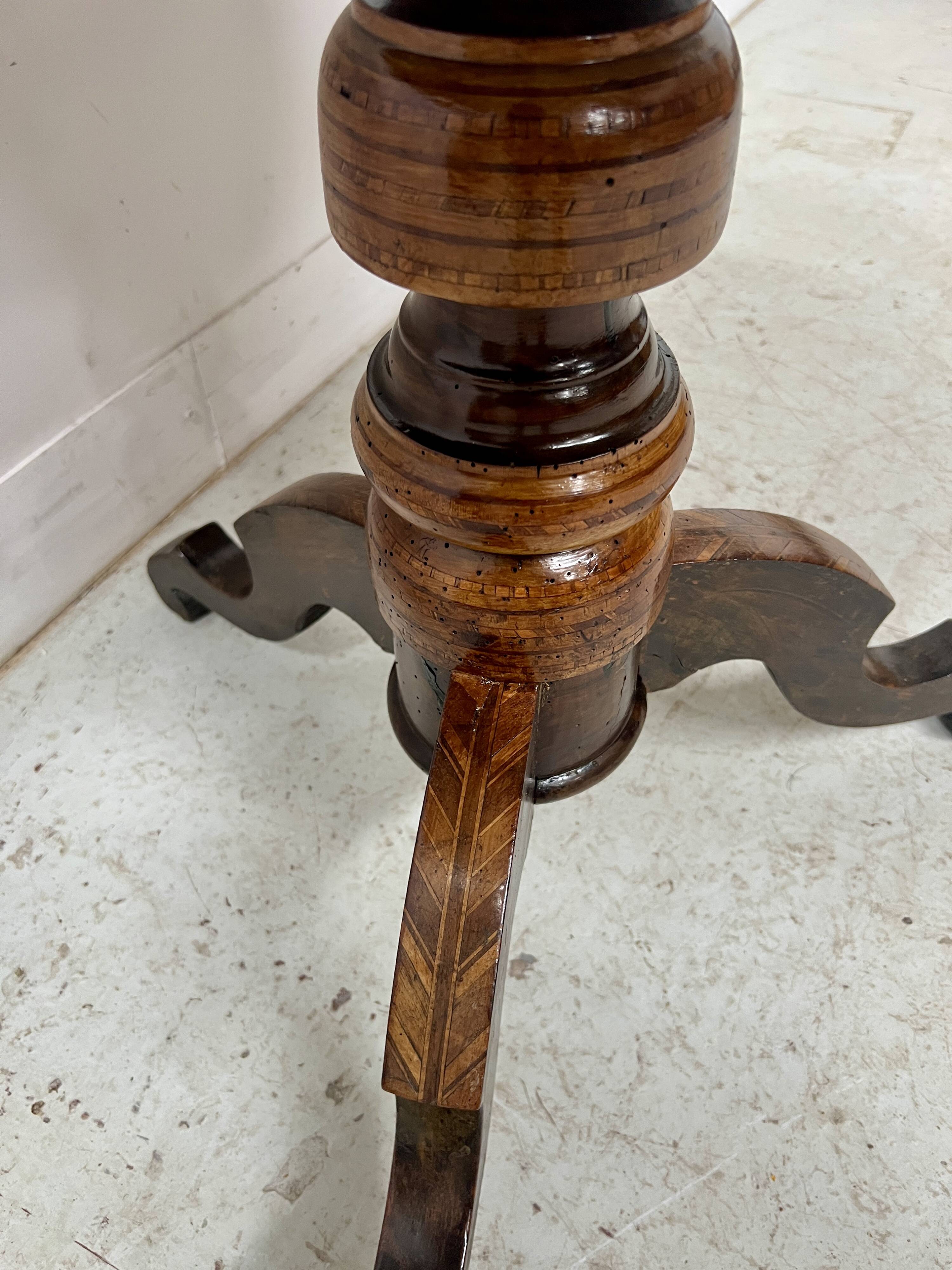 Octagonal pedestal table in marquetry, Italy, 19th century