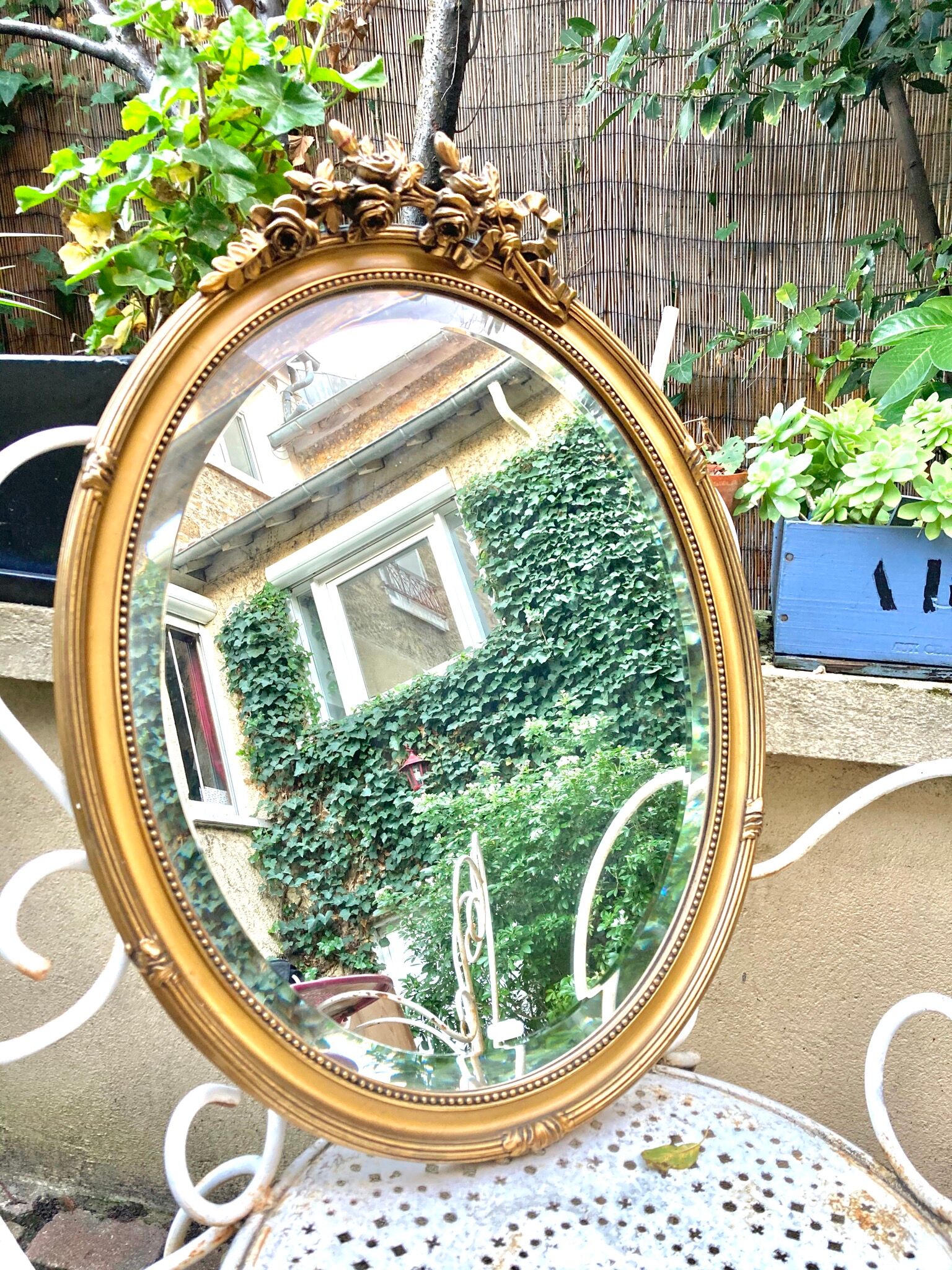 Bevelled oval mirror in vintage gilded wood 46x62cm