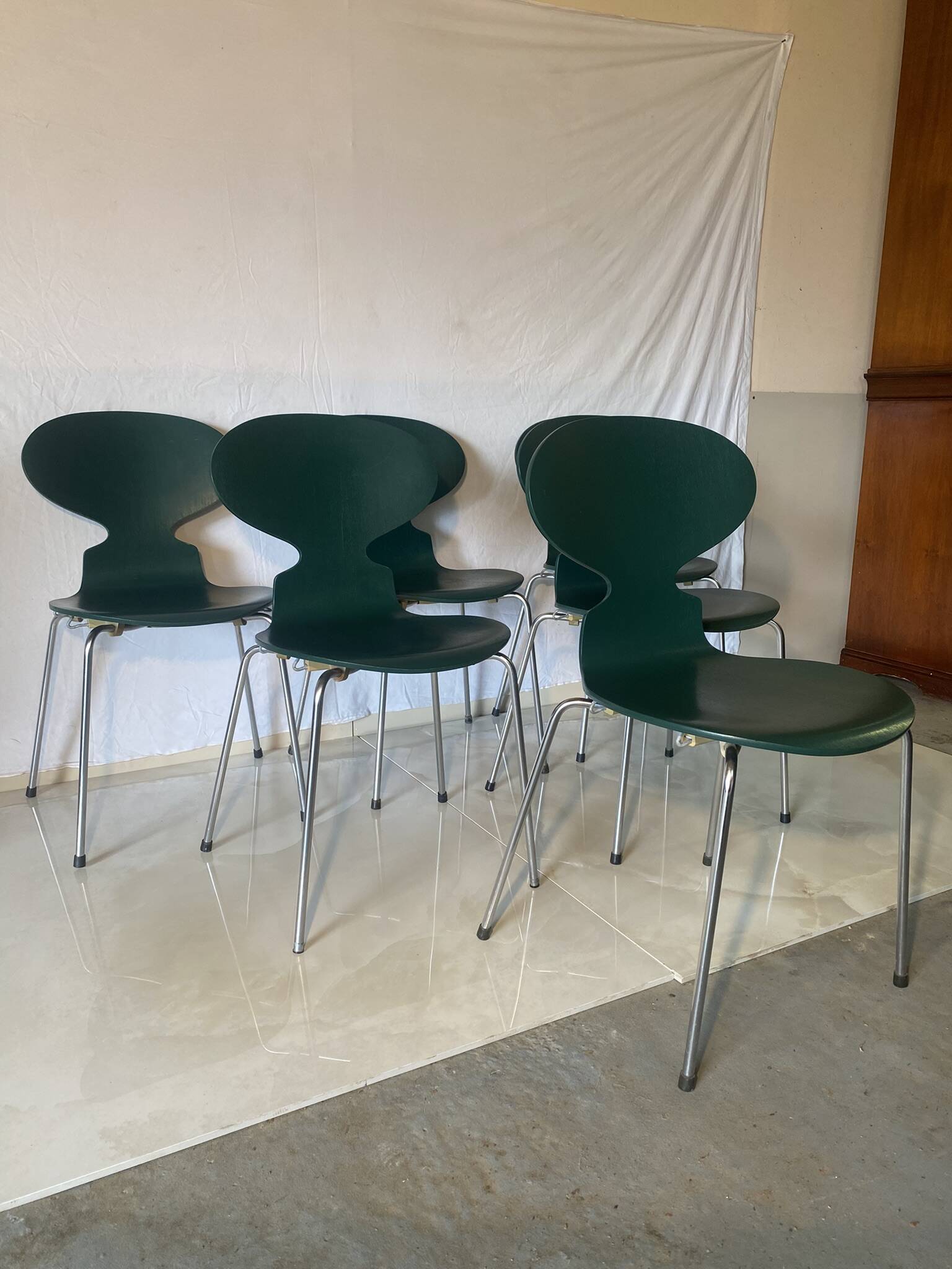 Set of 6 “Ant” chairs in dark green – Arne Jacobsen for Fritz Hansen