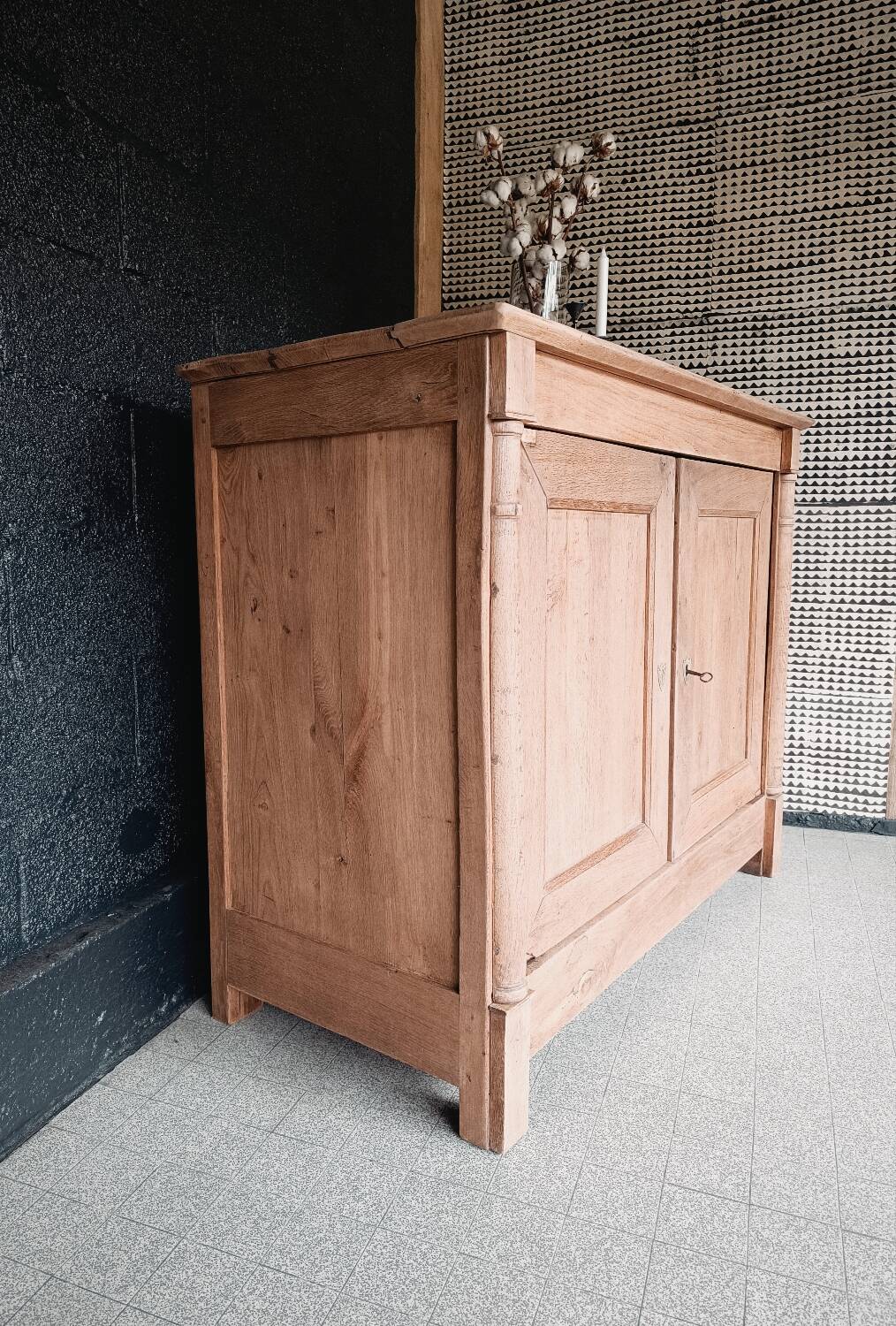 Vintage sideboard with 2 doors