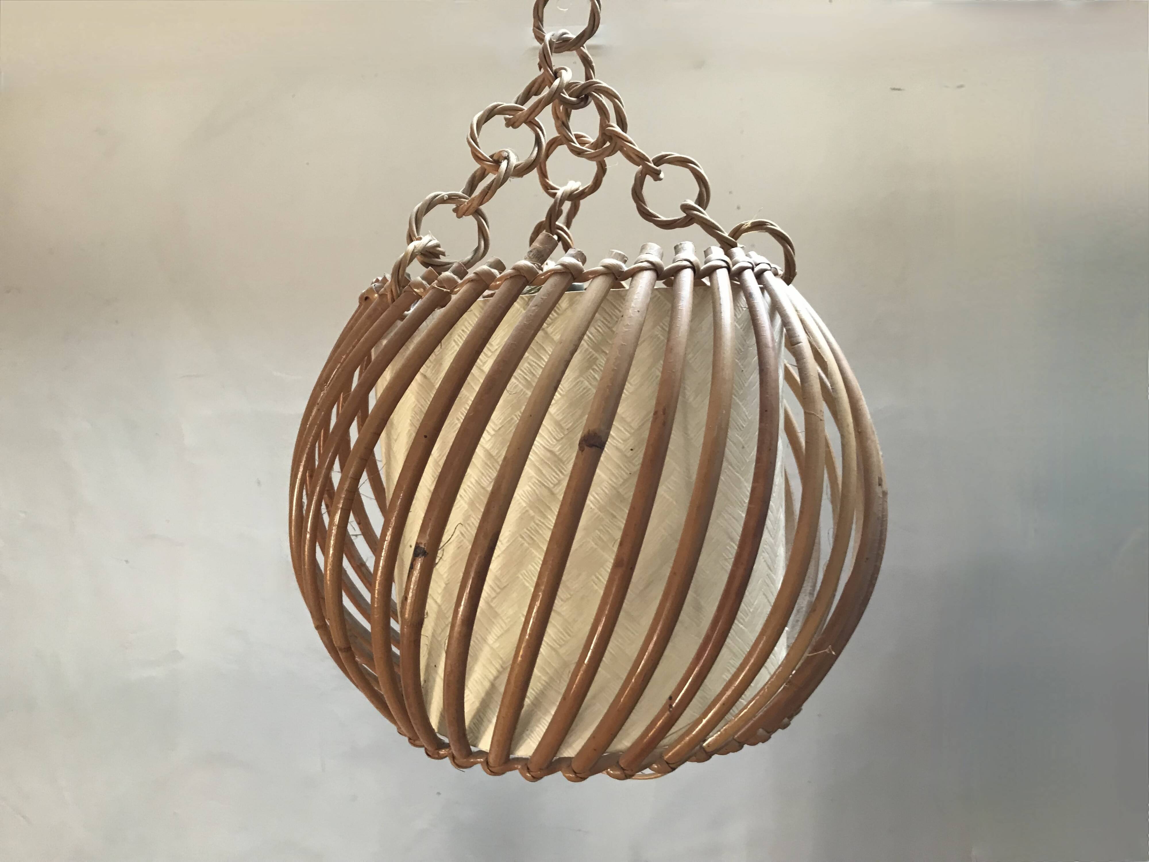 Suspension en rotin des années 50.