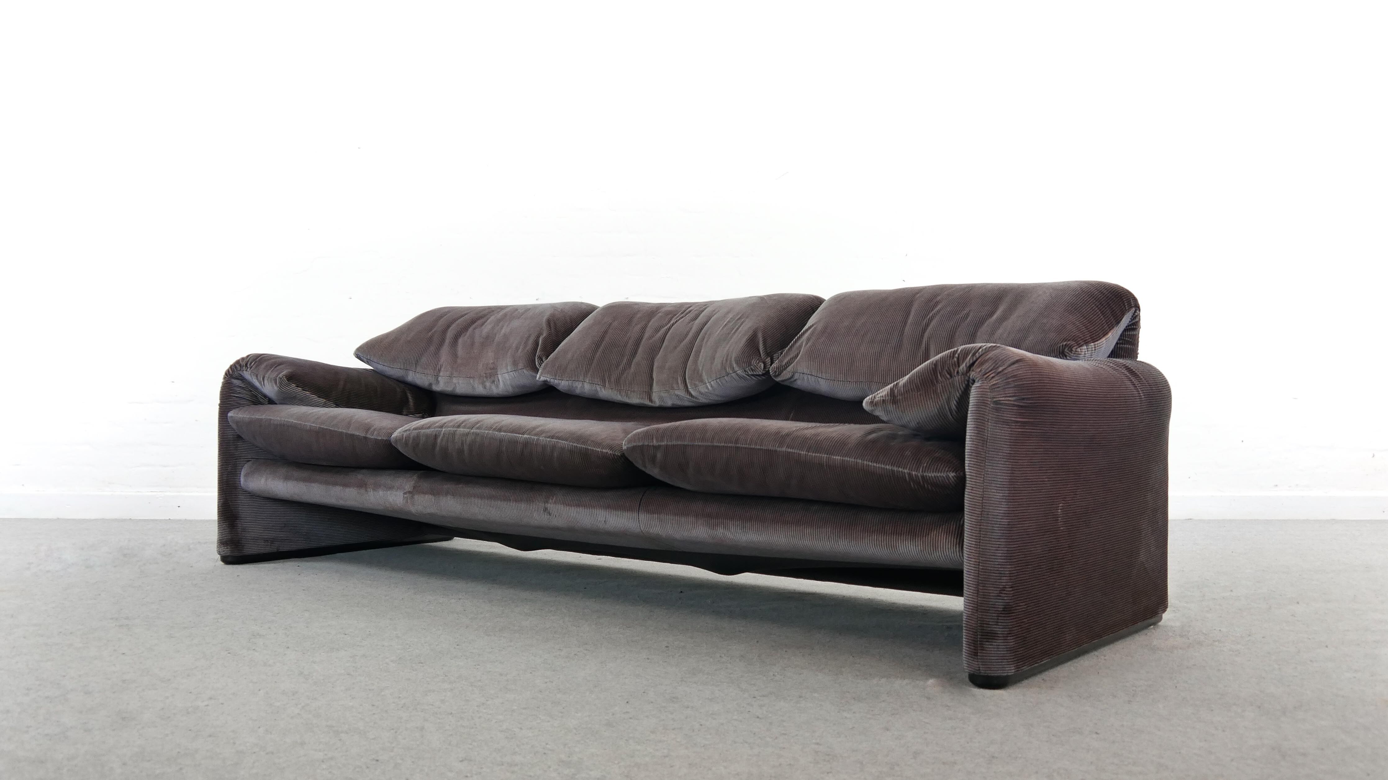 Maralunga 3-seat sofa by Vico Magistretti for Cassina, Italy