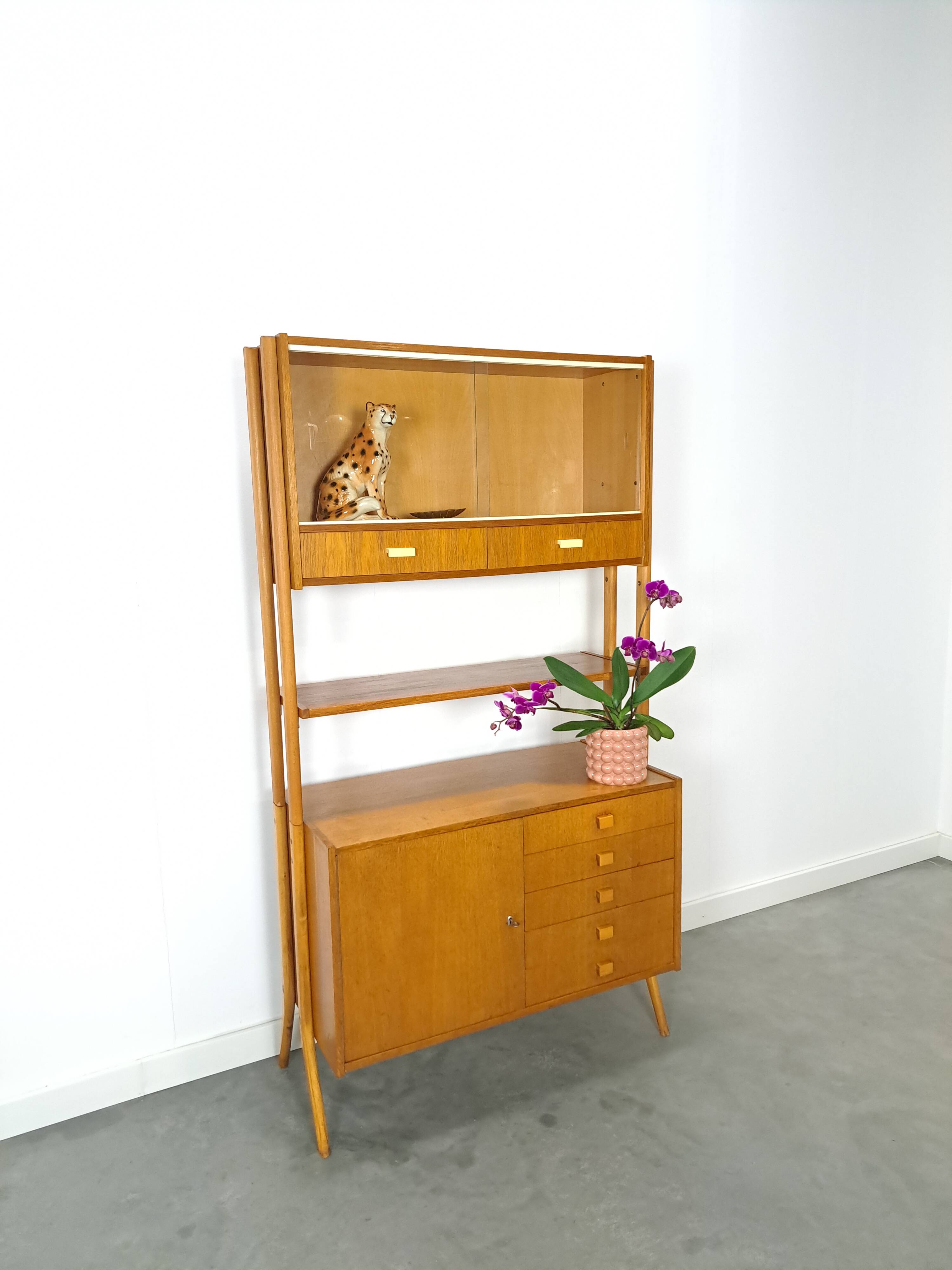 Design Frantisek Jirak vitrinekast met lades