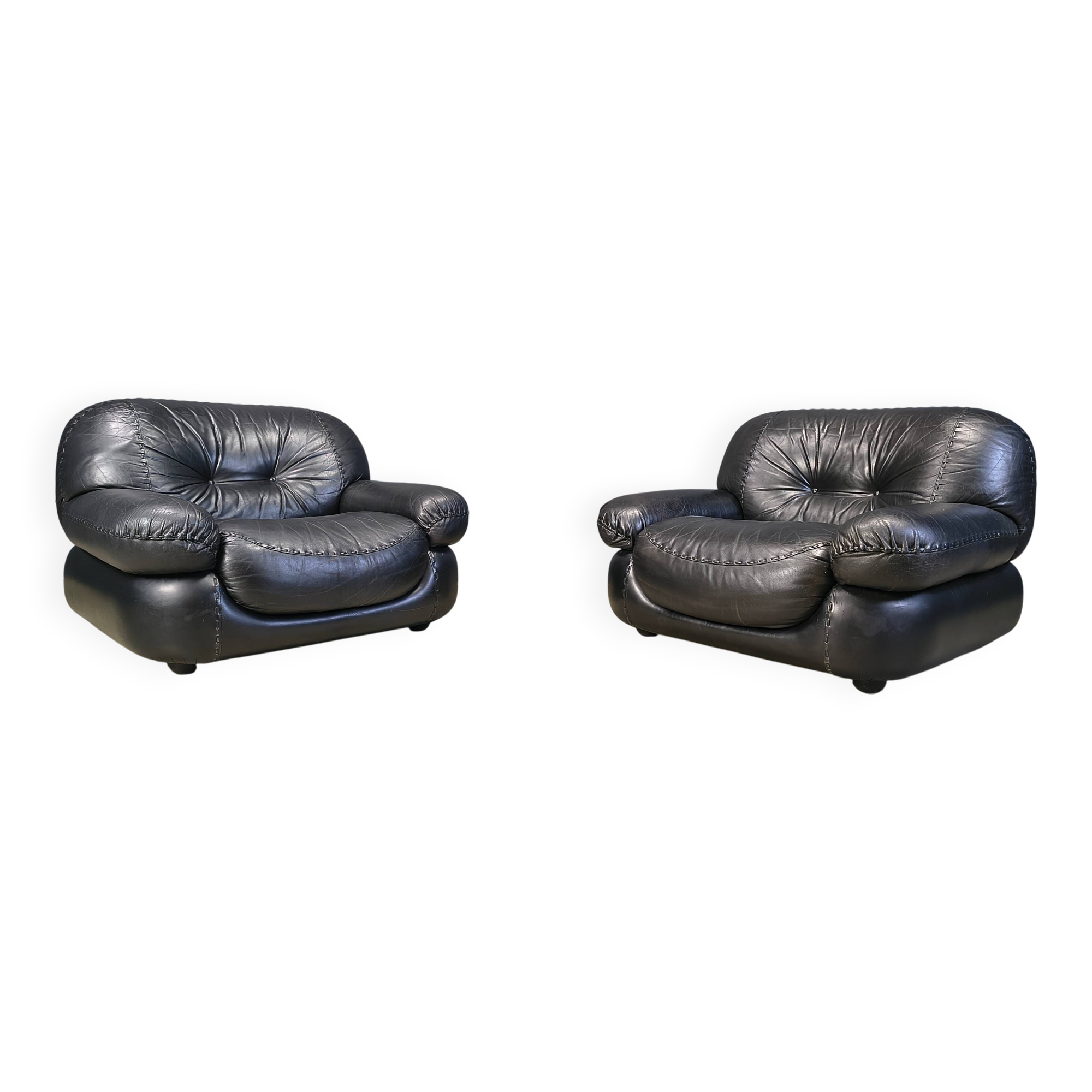 Set of black leather lounge chairs by Sapporo for Mobil Girgi, 1970s