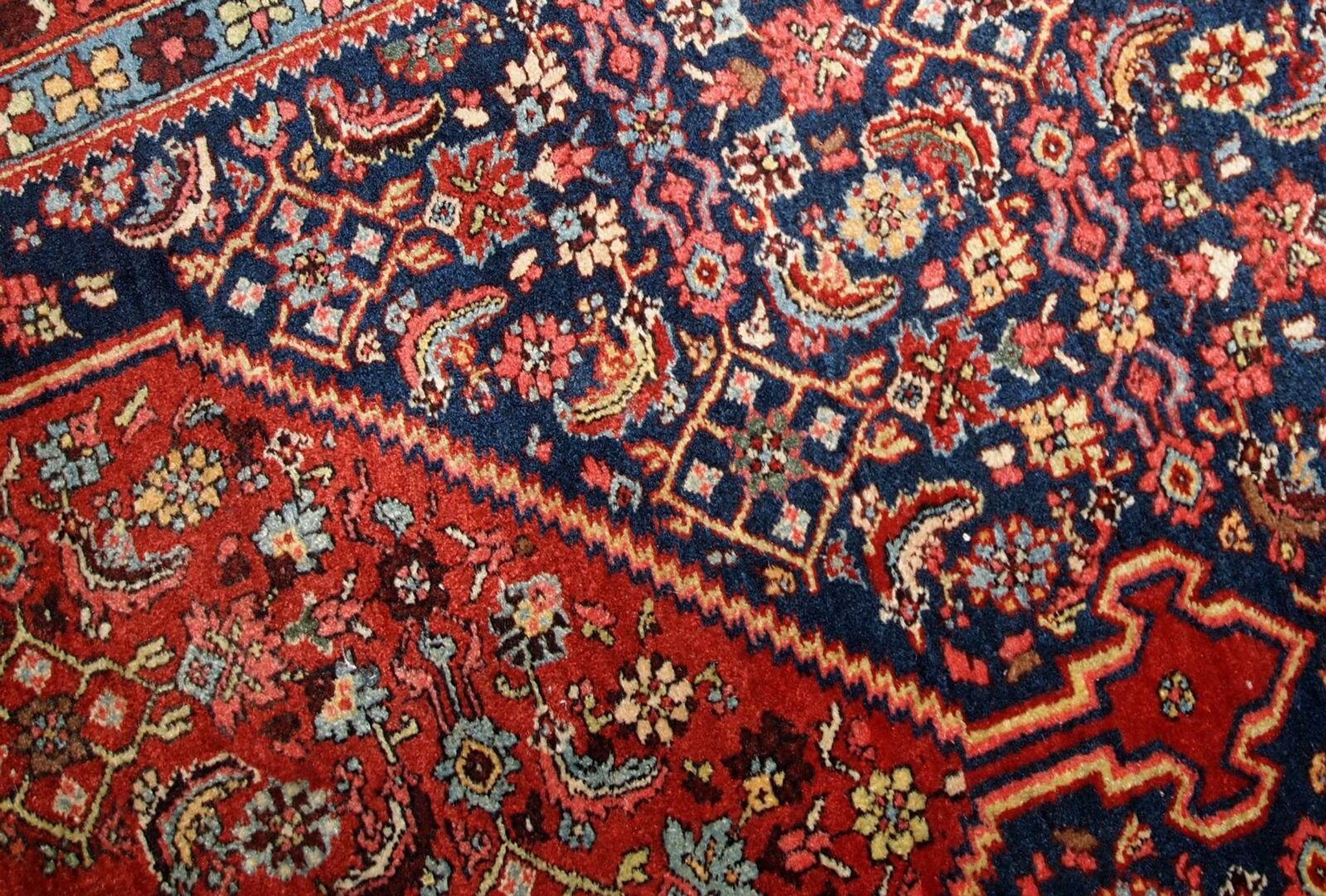 Handmade antique Persian Bidjar rug 4.5' x 5.6' (137cm x 170cm) 1900s - 1B740