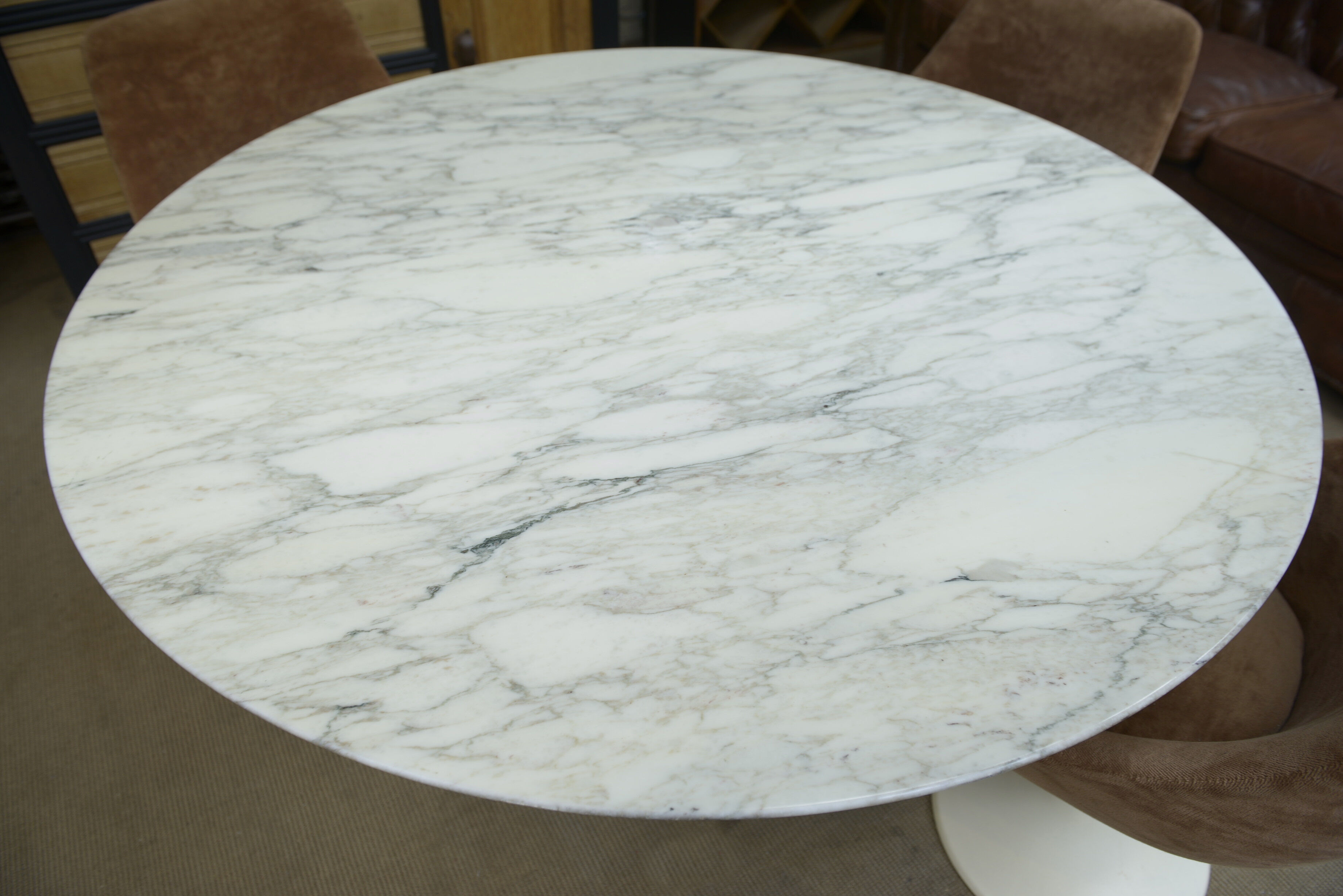 Round table "tulip 137" in marble, Eero Saarinen, Knoll 1960