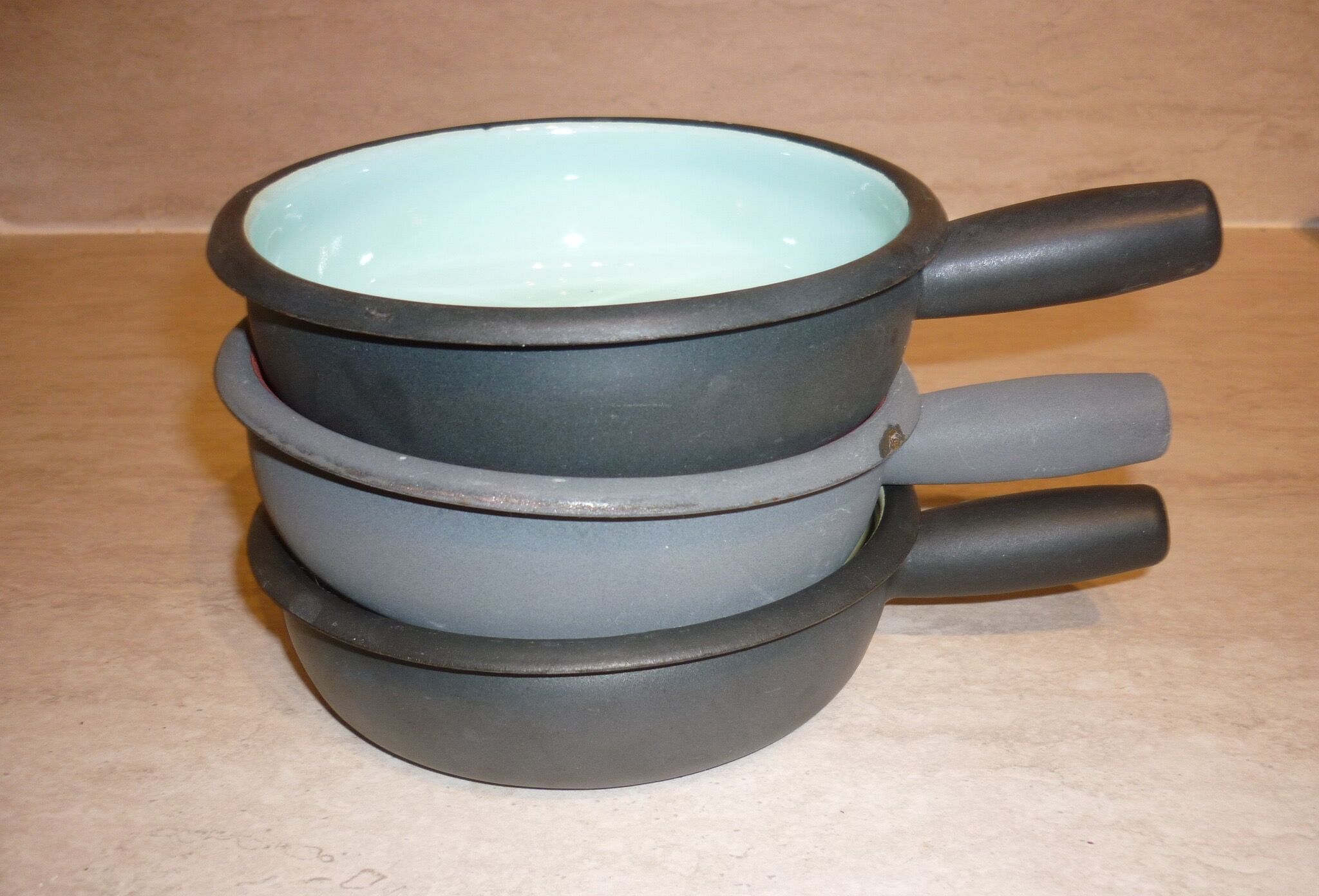 Set of 3 colored iron pans