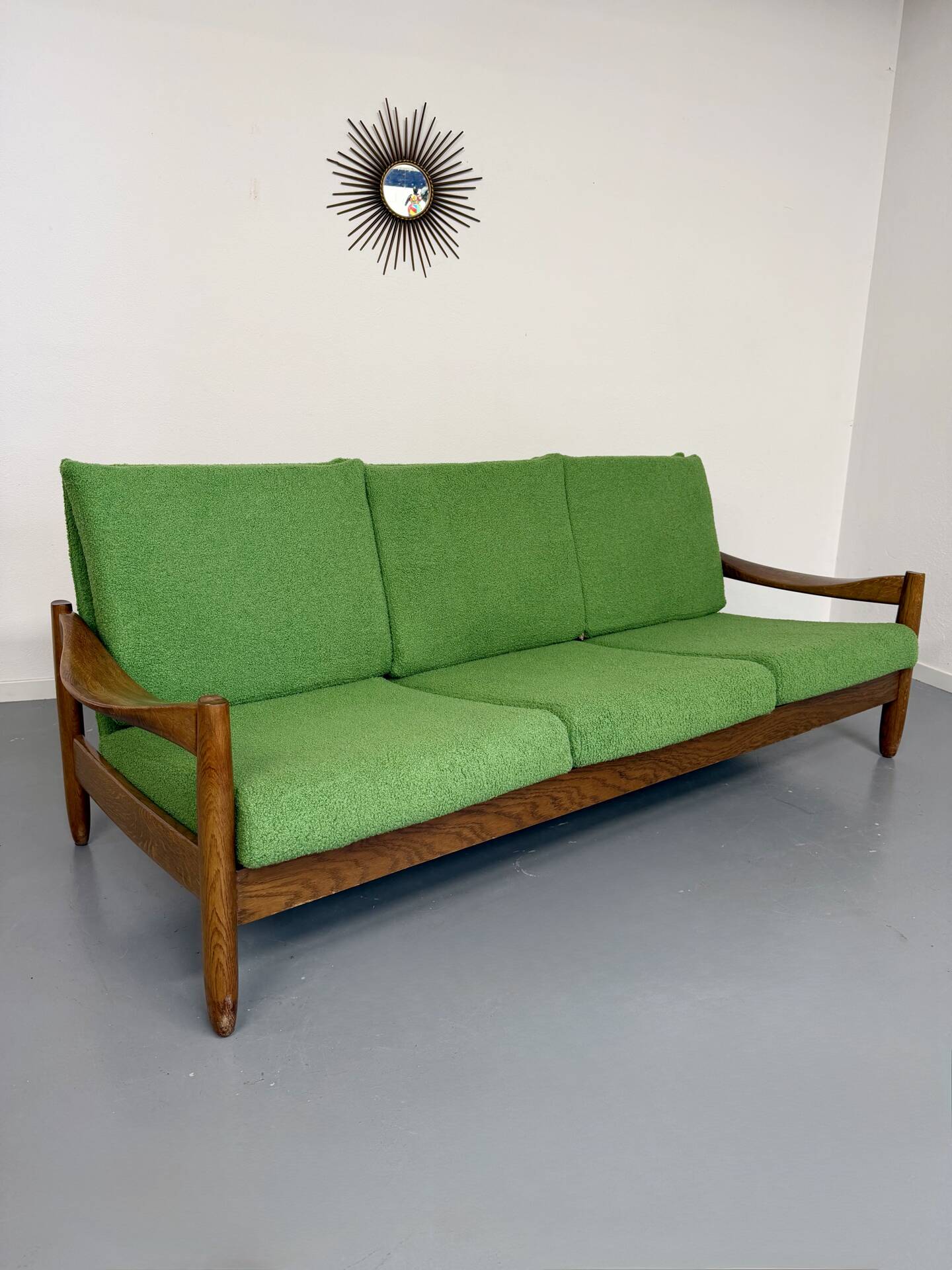 Vintage 3-seater canapé in solid oak with boucle fabric, Scandinavian design from the 70s.