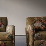 Modern Danish pair of curved lounge chairs, original fabric, Fritz Hansen, 1940.