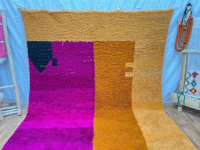 Berber rug made of natural wool, traditionally handwoven, 2/3 m.